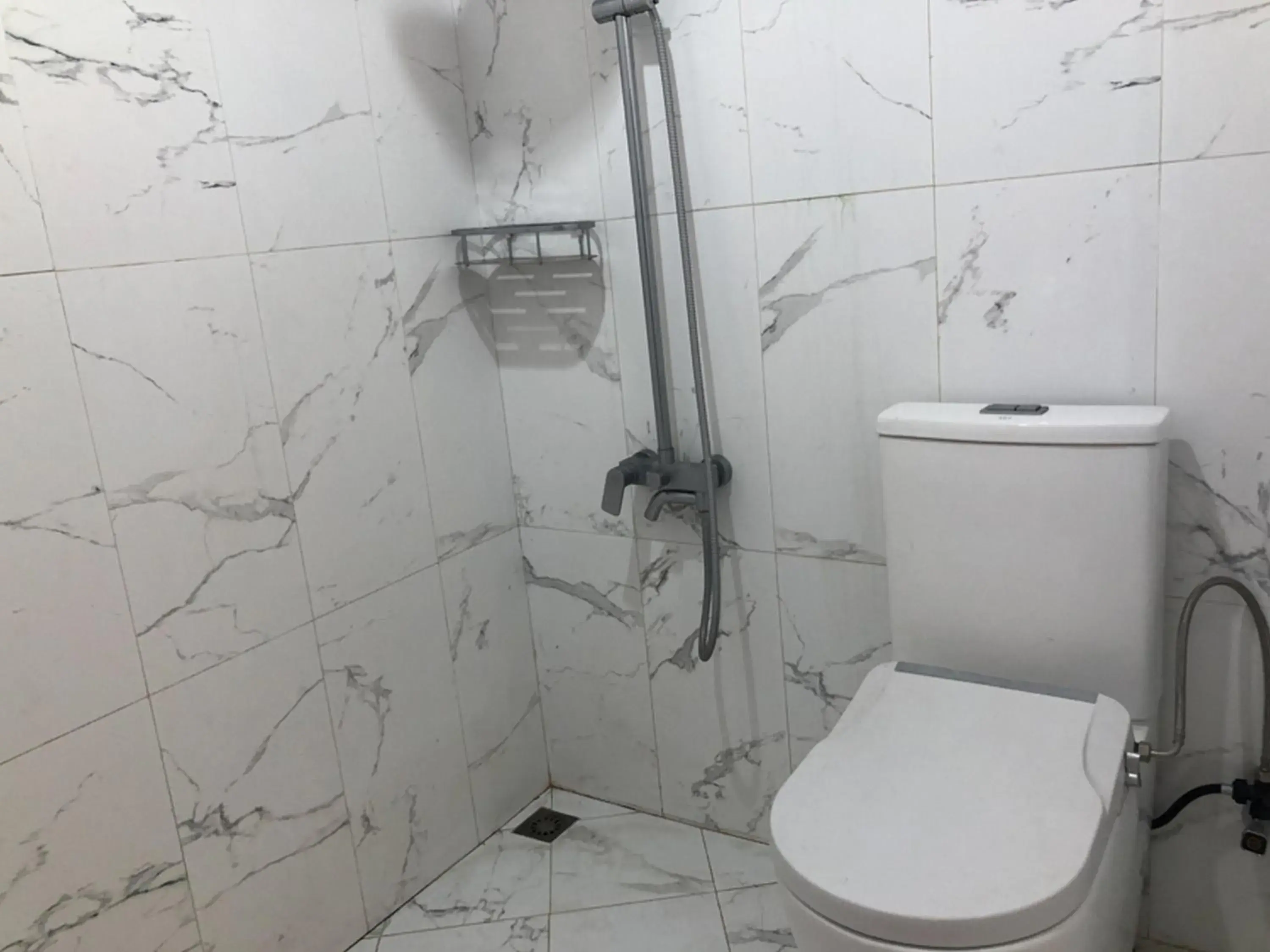 Bathroom in RedDoorz near XT Square 3 Bathroom in RedDoorz near XT Square 3