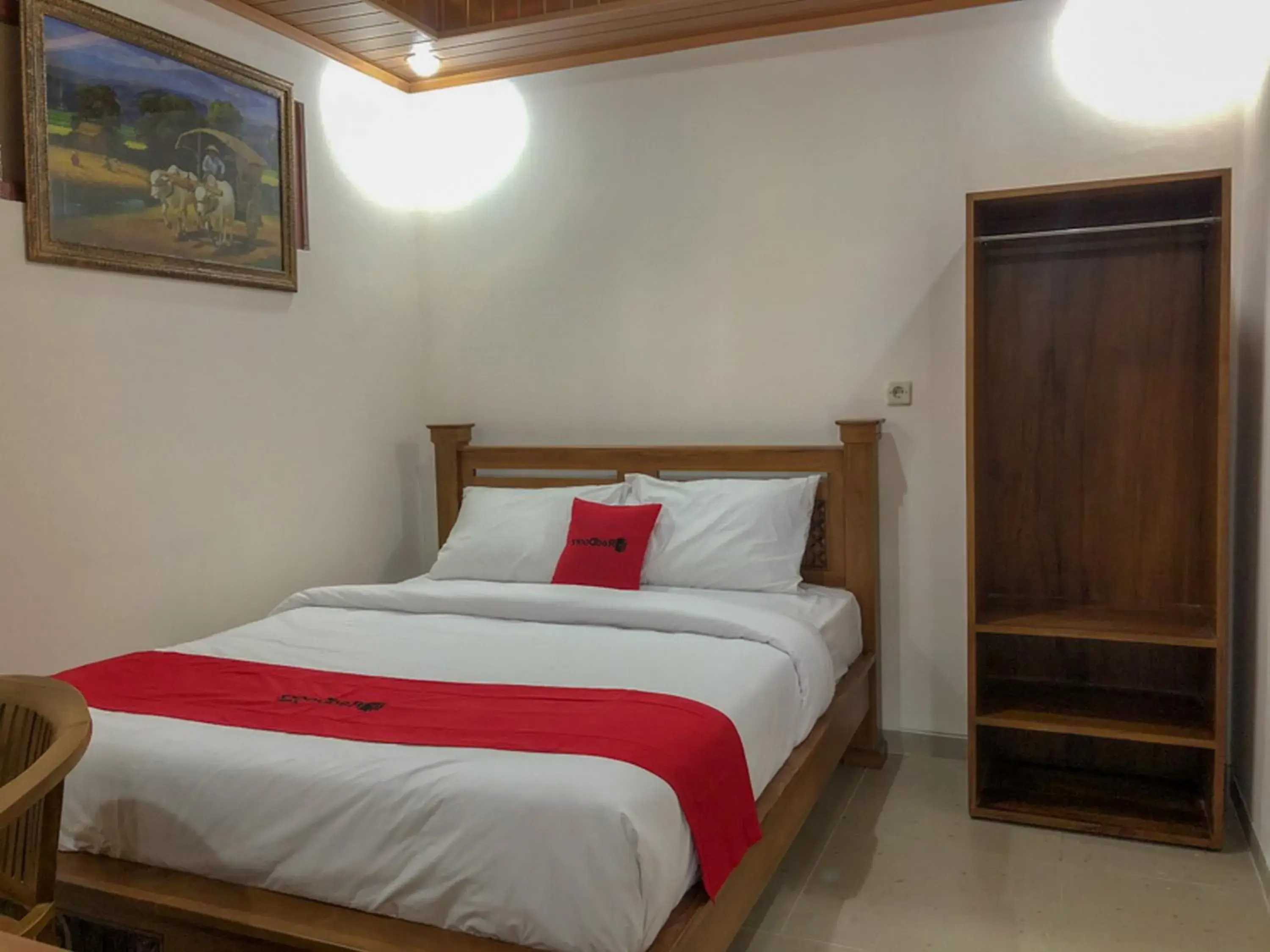 Bed in RedDoorz near XT Square 3 Bed in RedDoorz near XT Square 3