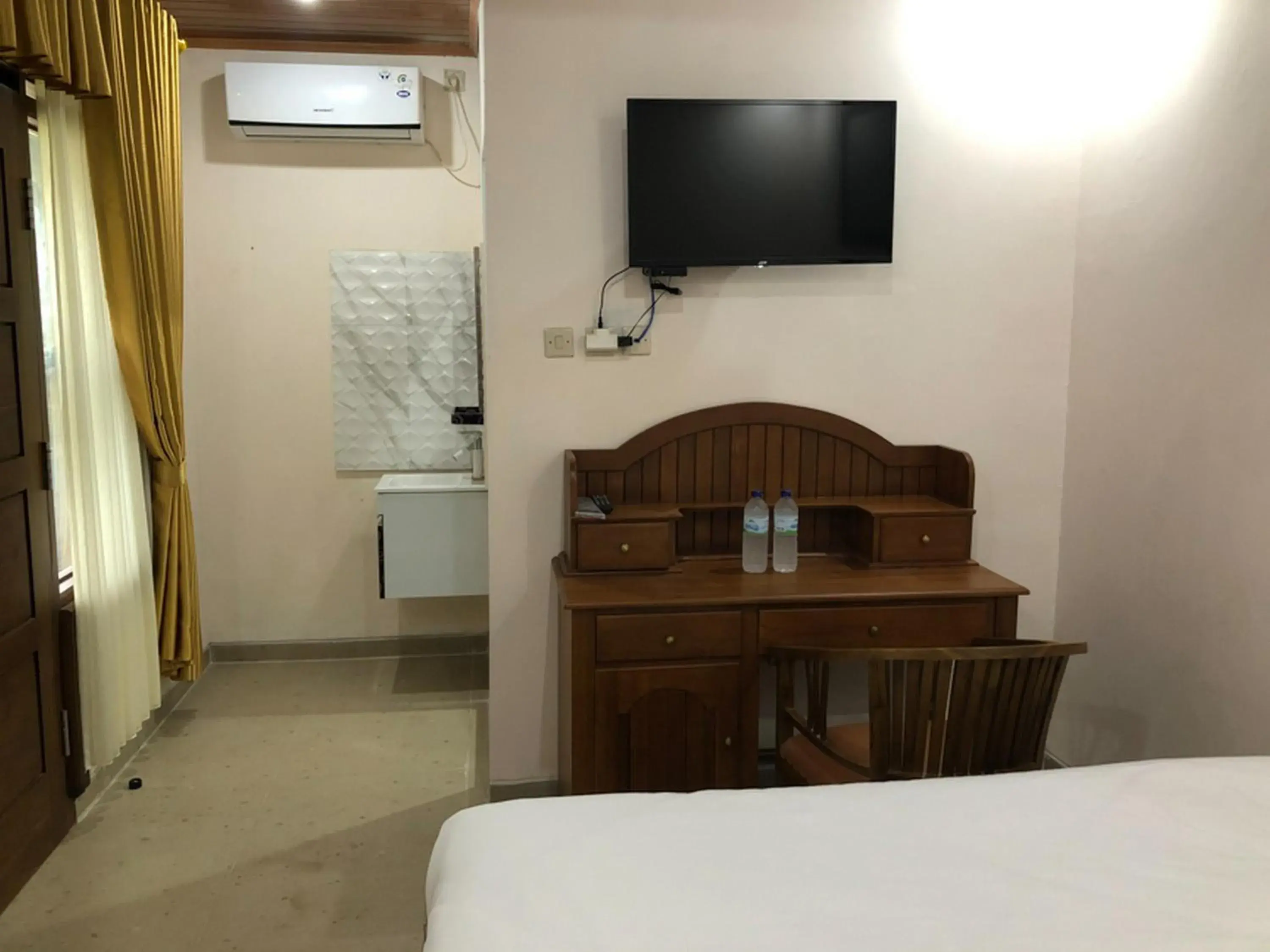 Bed in RedDoorz near XT Square 3 Bed in RedDoorz near XT Square 3