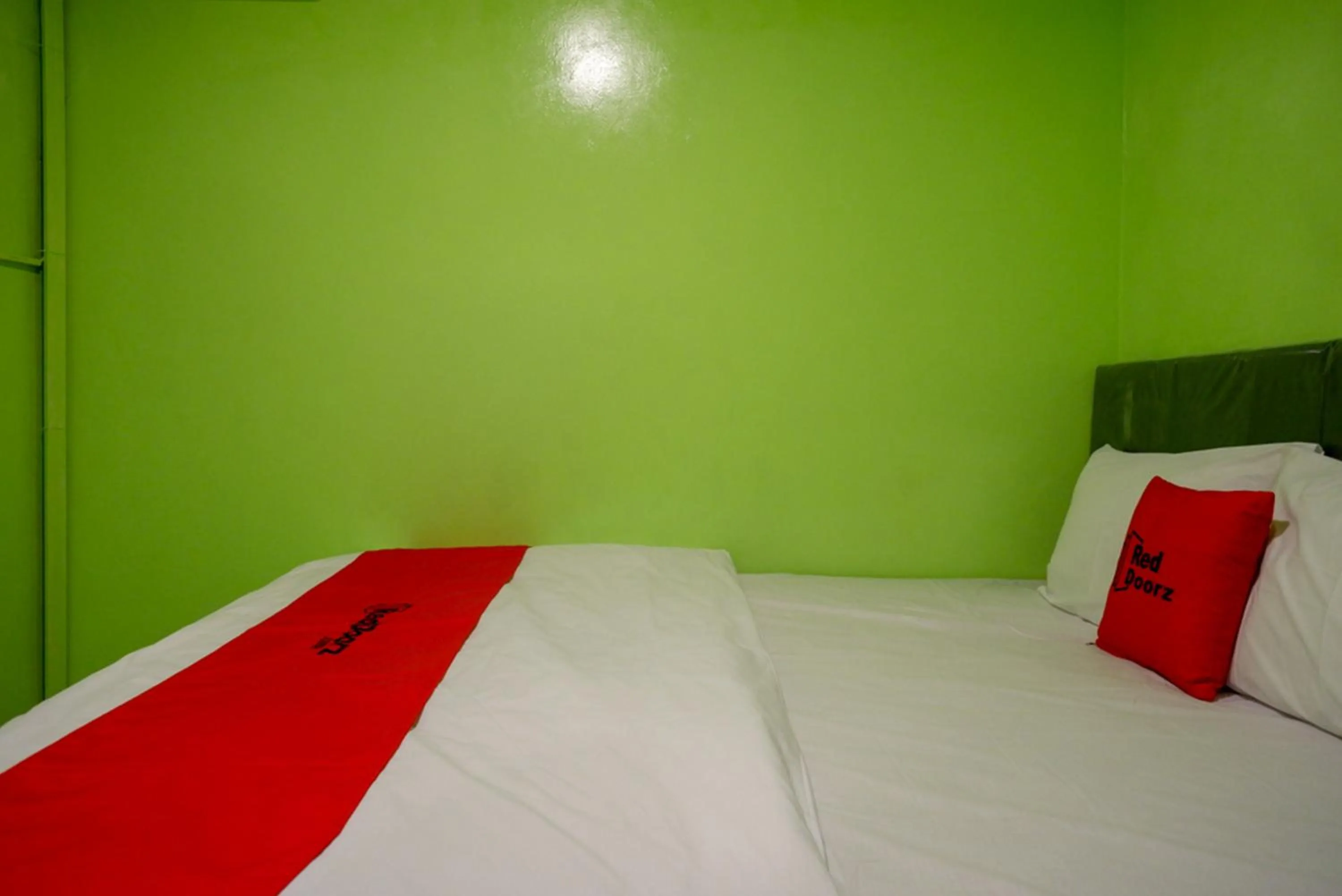 Bed in RedDoorz @ Jalan Gatot Subroto Semarang