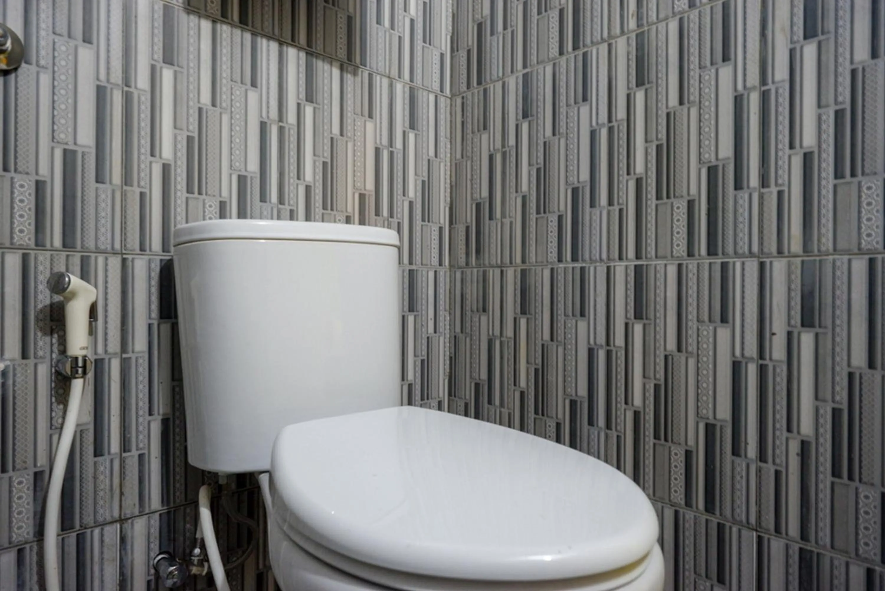 Bathroom in RedDoorz @ Jalan Gatot Subroto Semarang