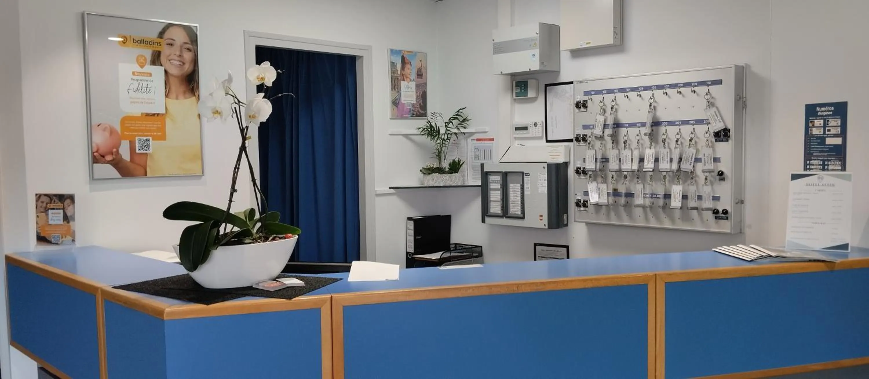 Lobby or reception in initial by balladins Sable sur Sarthe