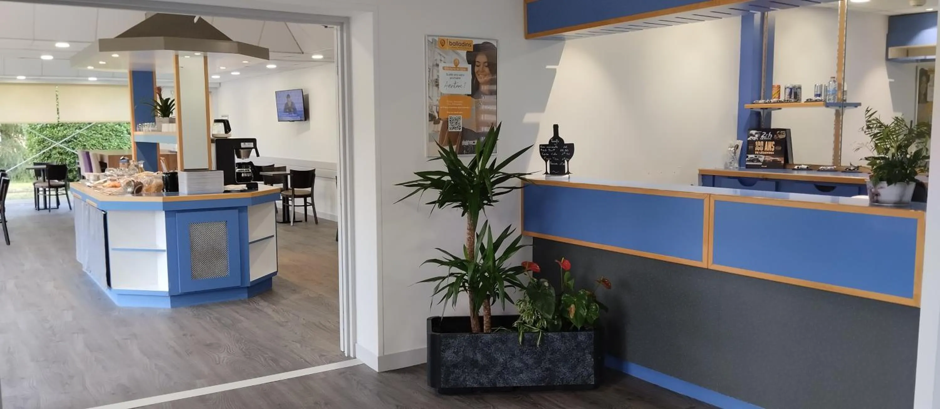 Lobby or reception in initial by balladins Sable sur Sarthe
