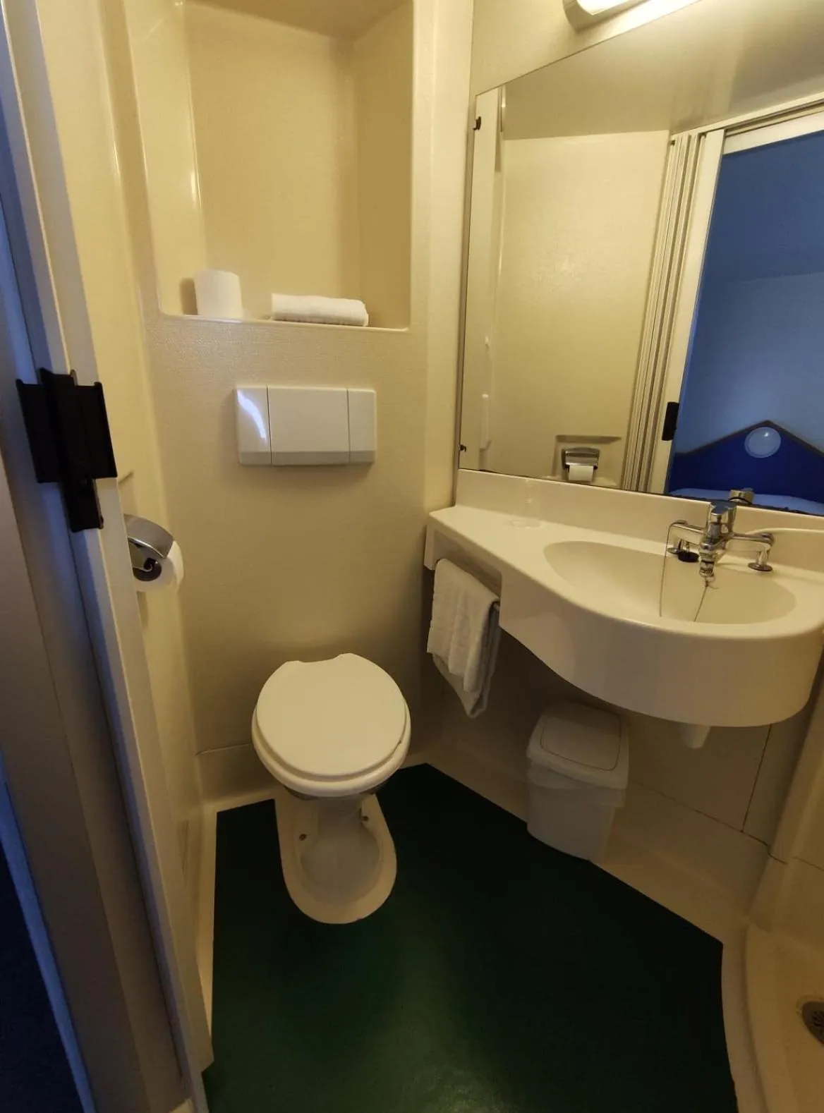 Shower in initial by balladins Sable sur Sarthe