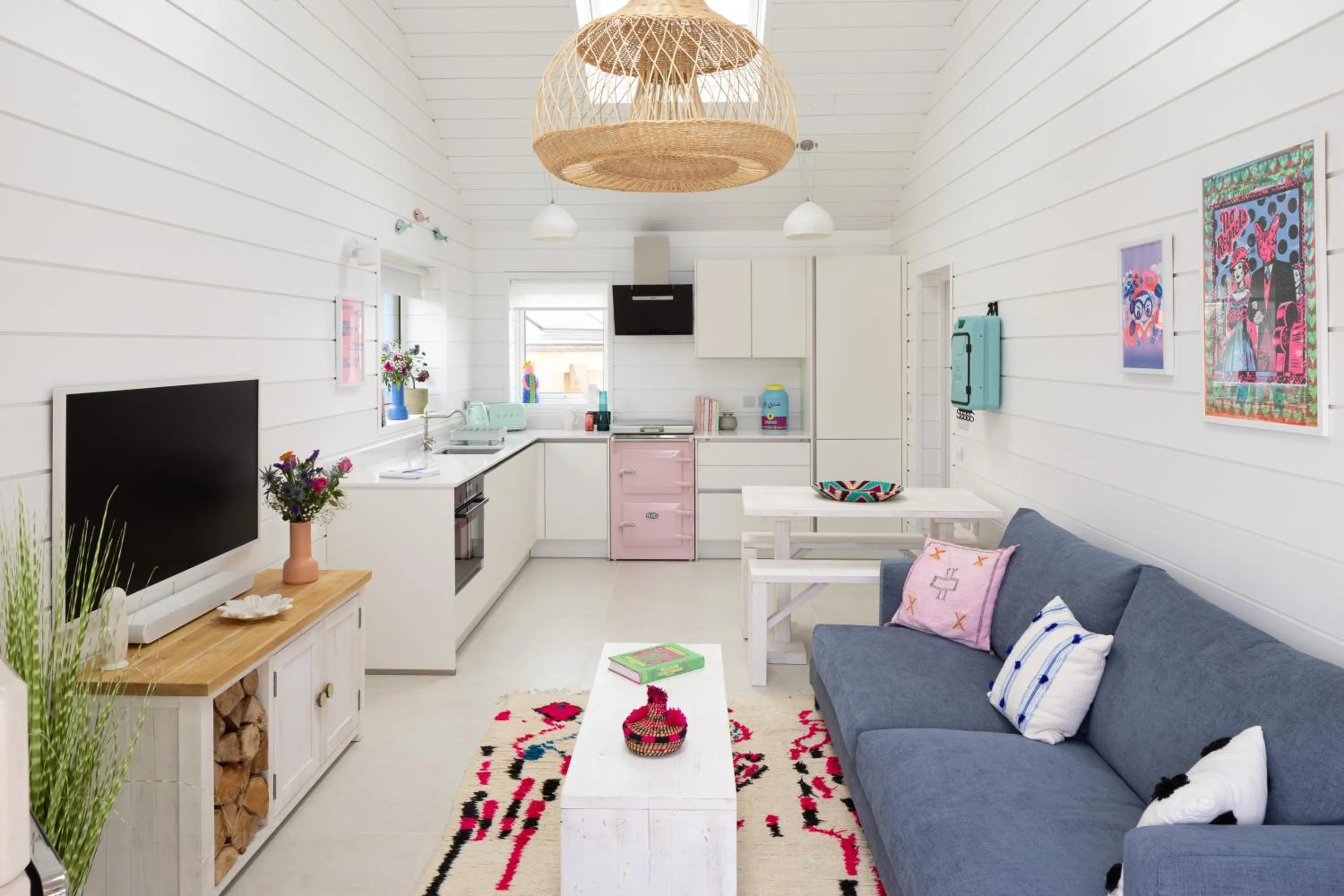 Communal lounge/ TV room in Three Mile Beach