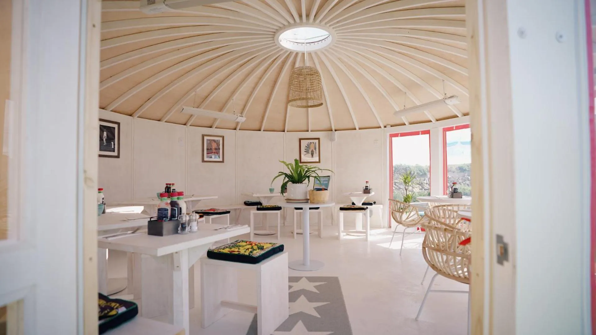 Restaurant/places to eat in Three Mile Beach