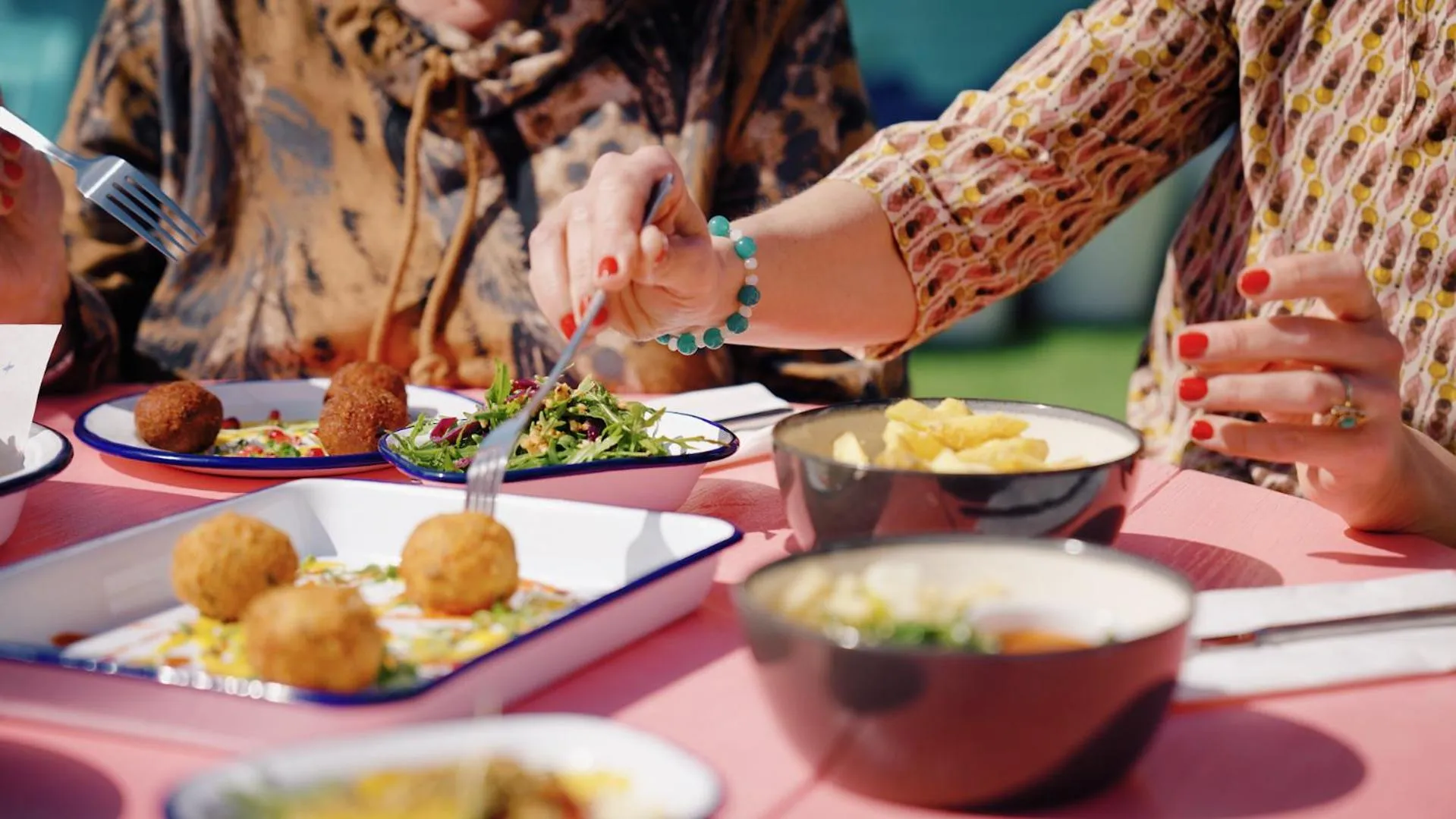 Restaurant/places to eat in Three Mile Beach