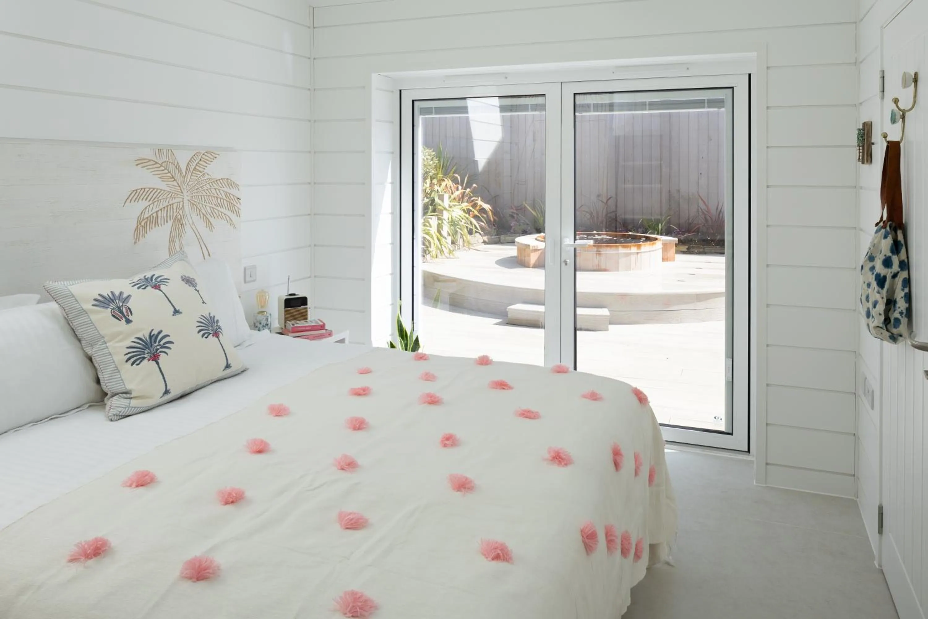 Bedroom, Bed in Three Mile Beach