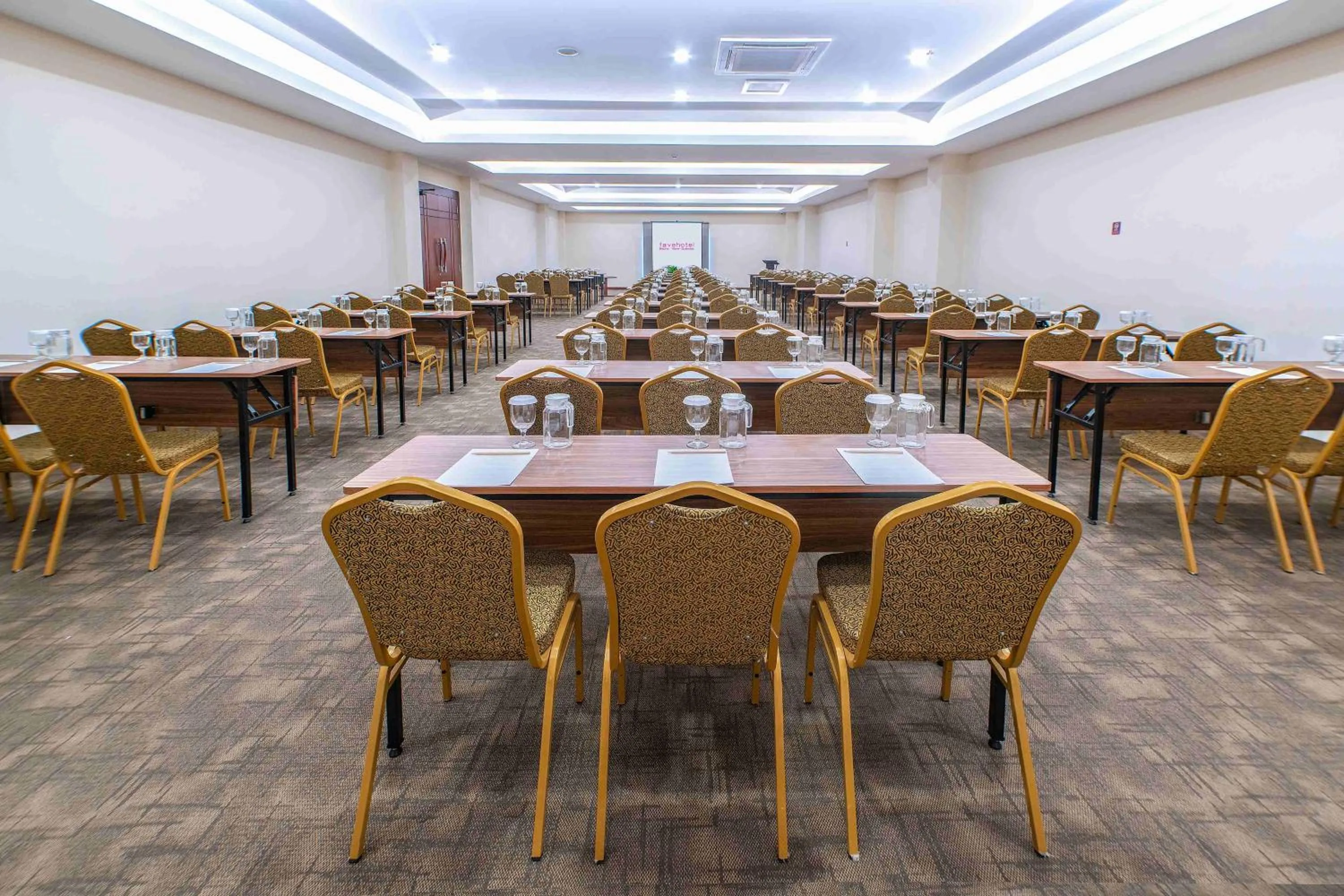 Meeting/conference room in favehotel Bitung