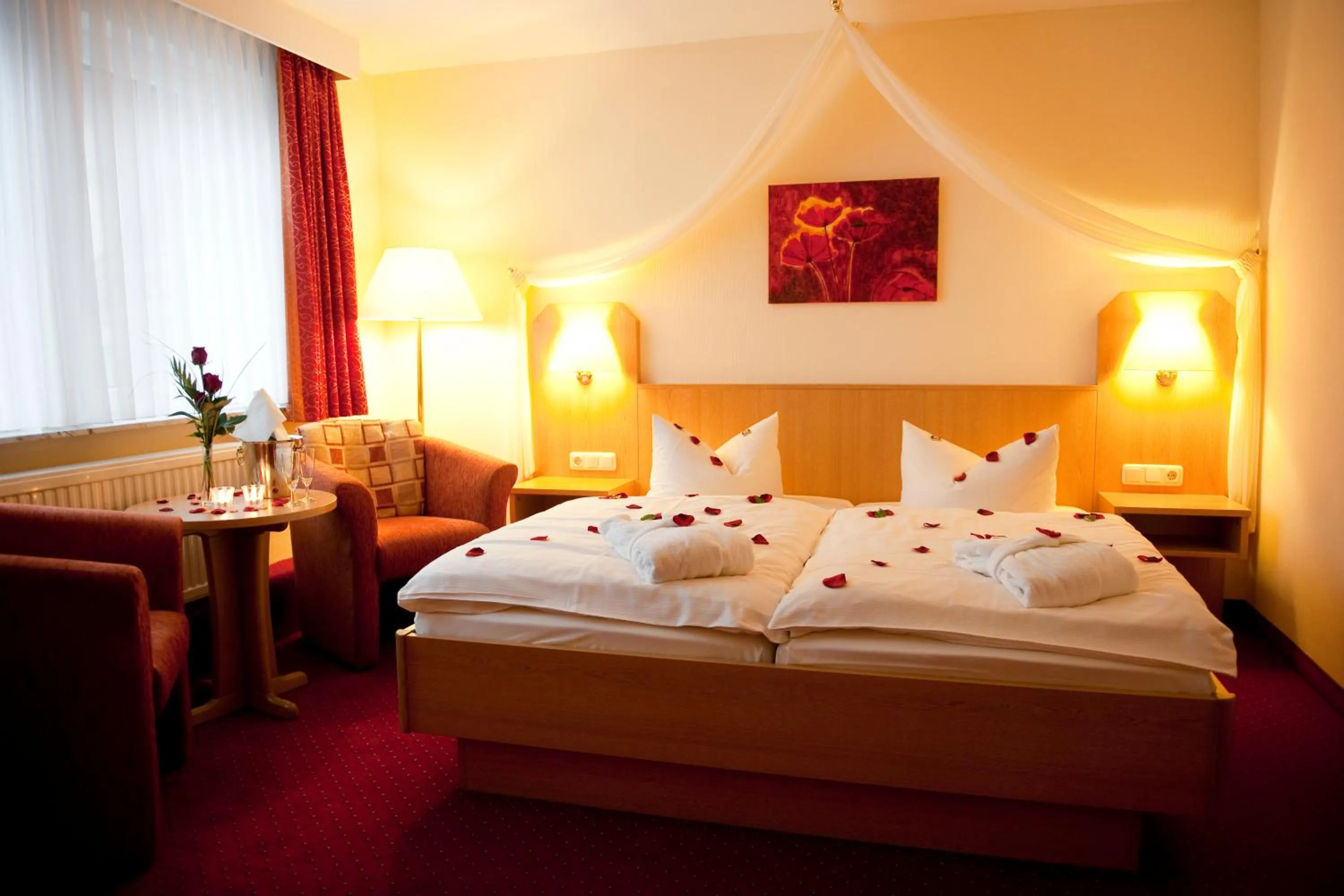 Photo of the whole room, Bed in Hotel Englischer Hof