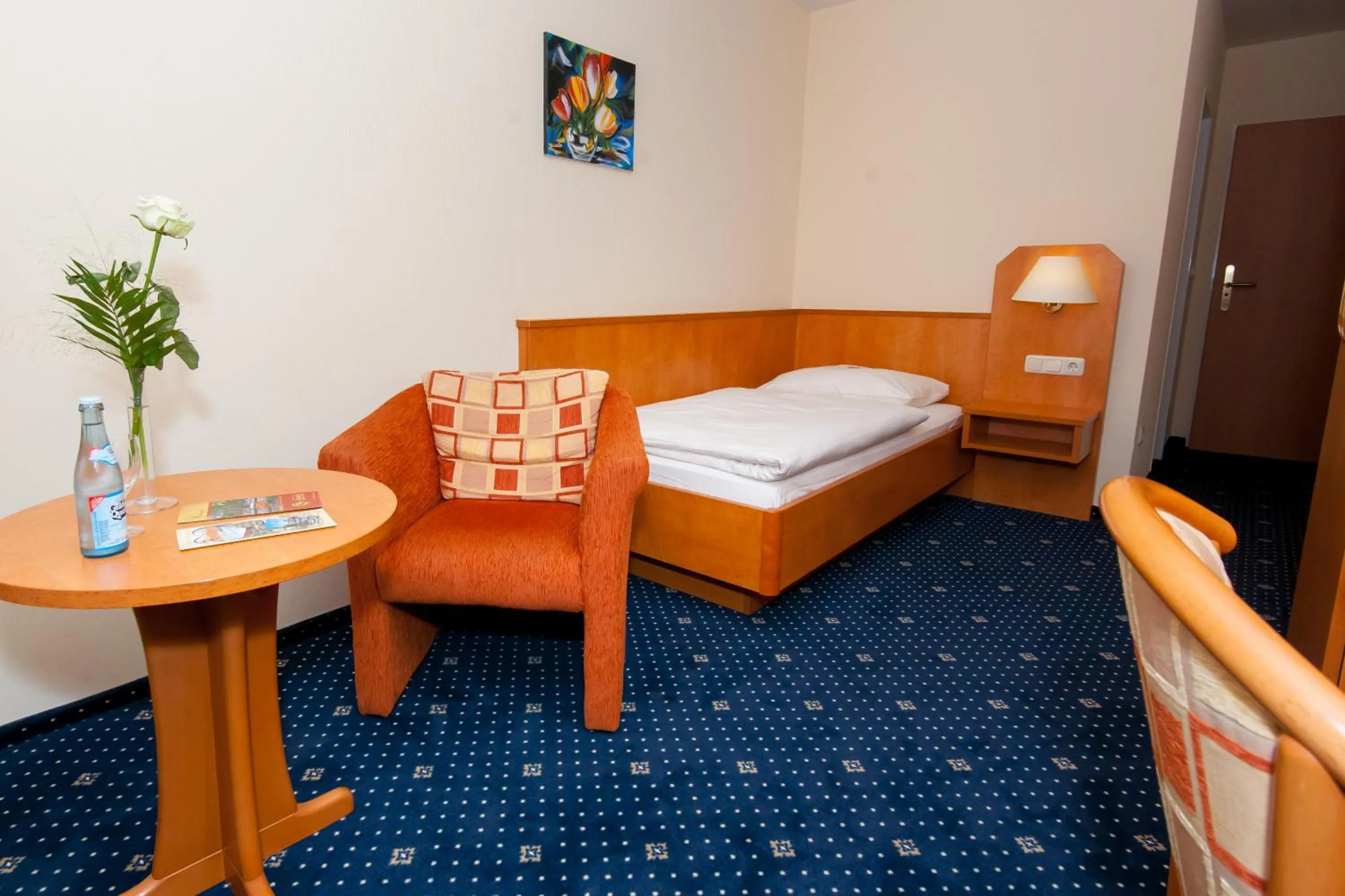 Photo of the whole room, Bed in Hotel Englischer Hof