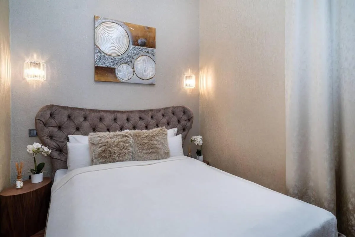 Central Luxy design apartment