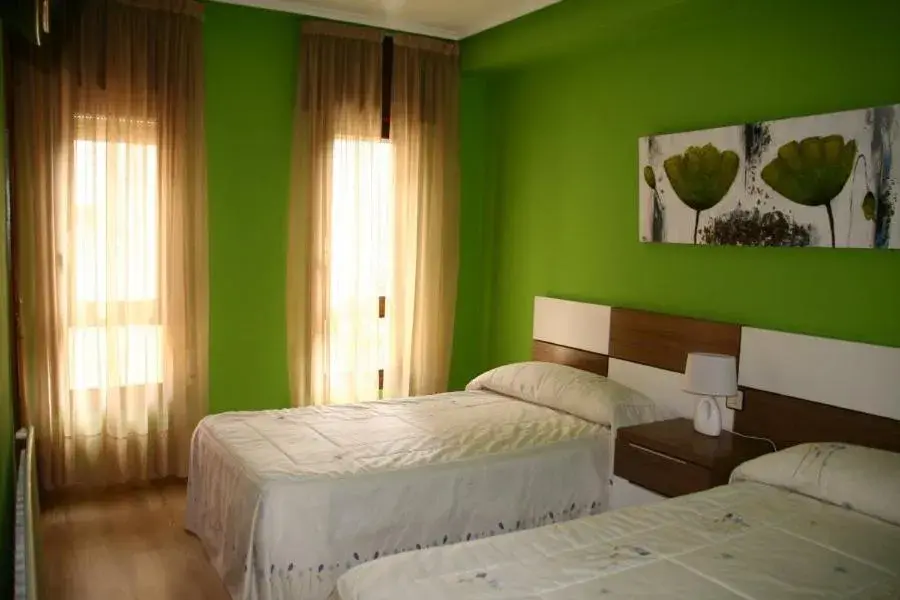 Twin Room in Hotel Restaurante Valdevenados Twin Room in Hotel Restaurante Valdevenados