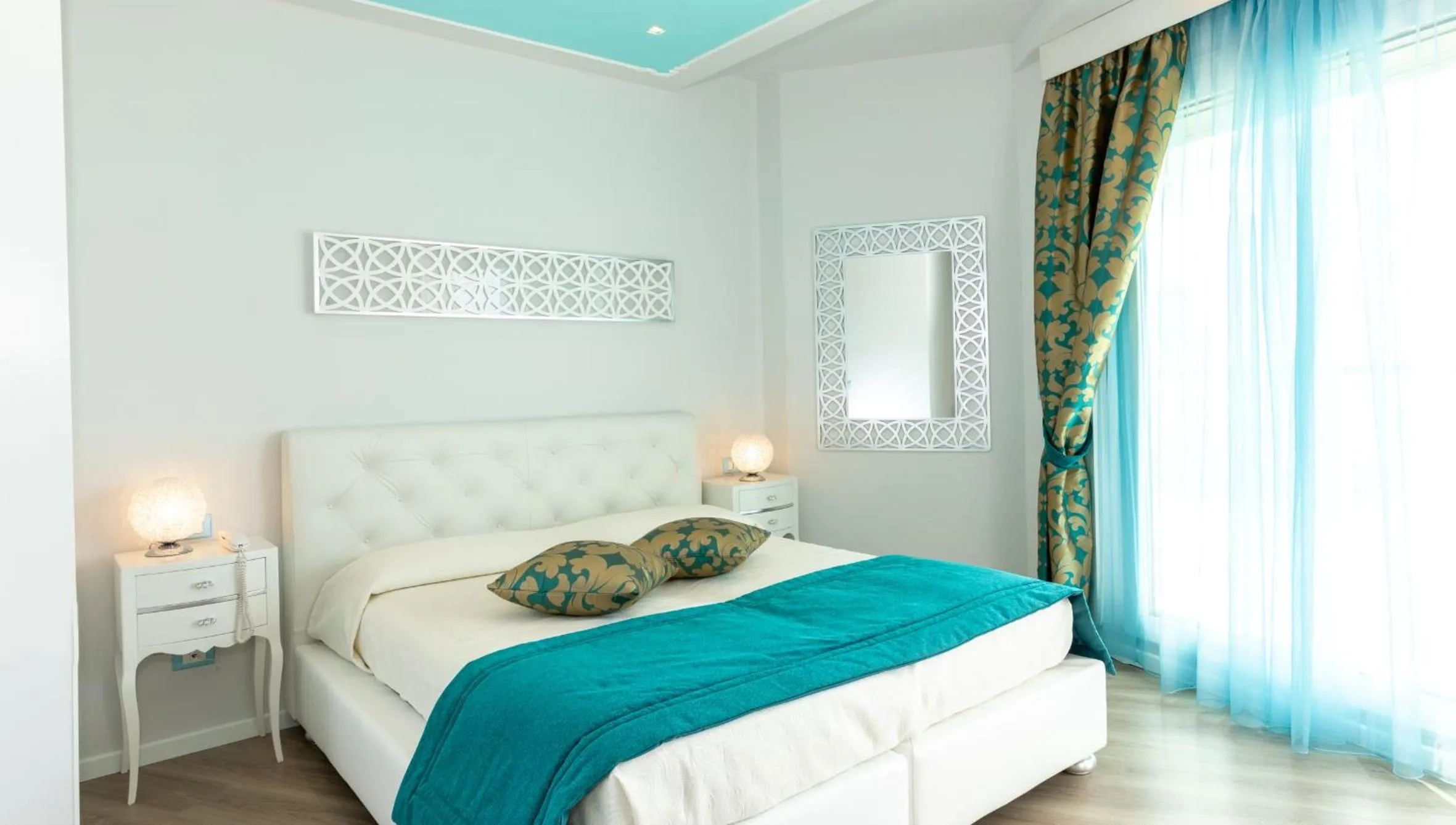 Bed in Hotel Carlton