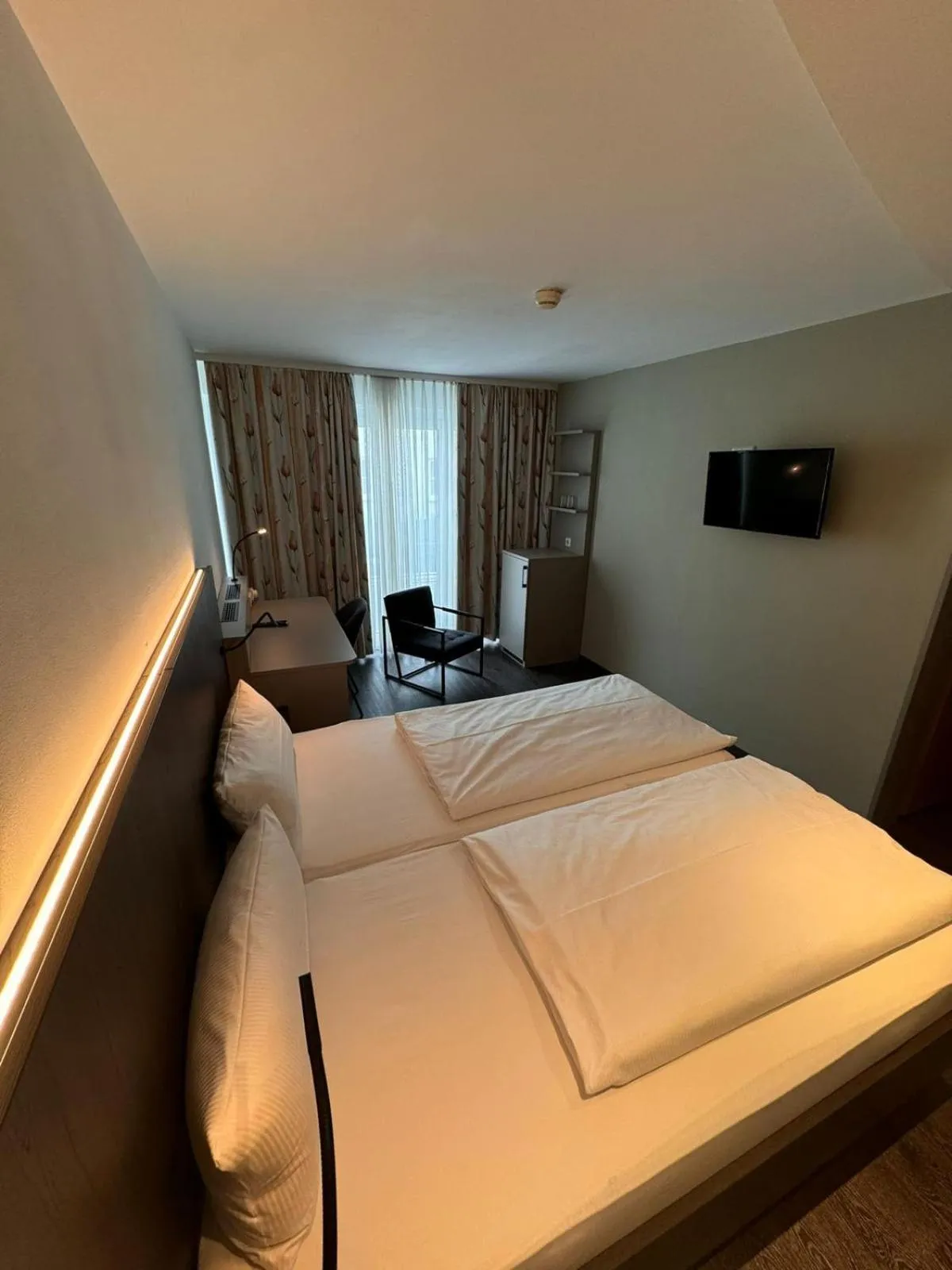 Photo of the whole room, Bed in Hotel Feyrer