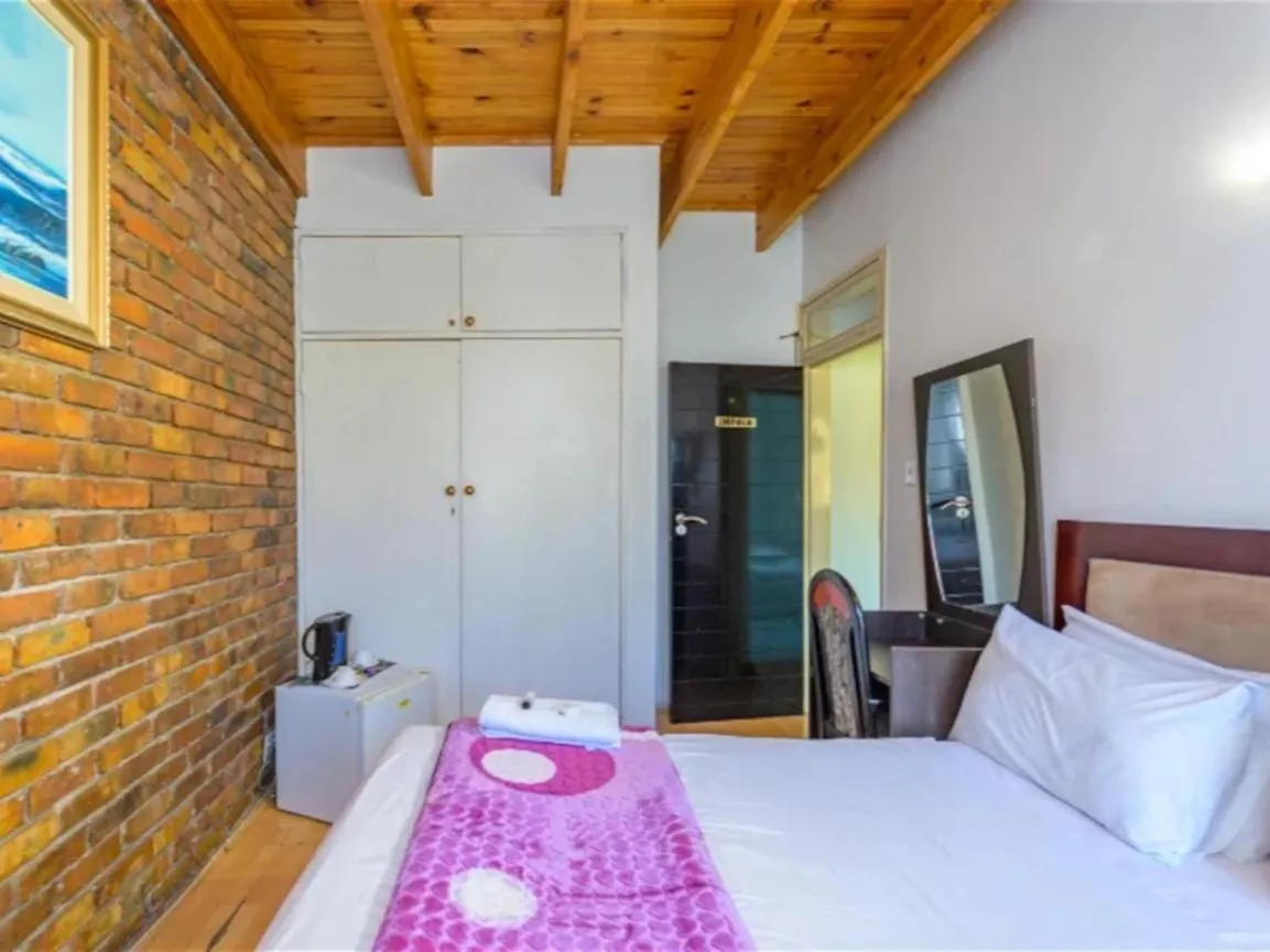 Bed in Royal Olympia Lodges & Safaris RSA