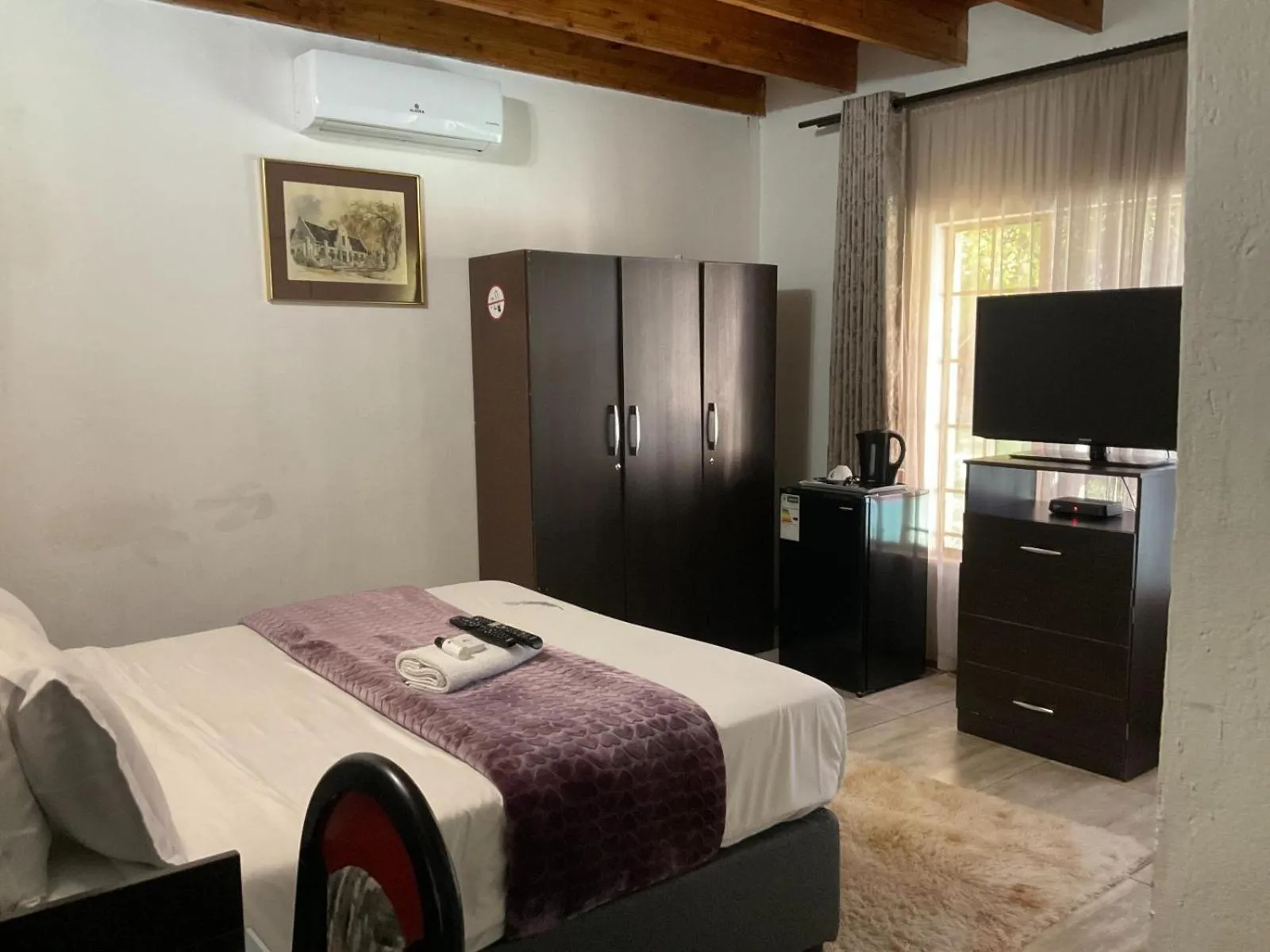 Photo of the whole room, Bed in Royal Olympia Lodges & Safaris RSA