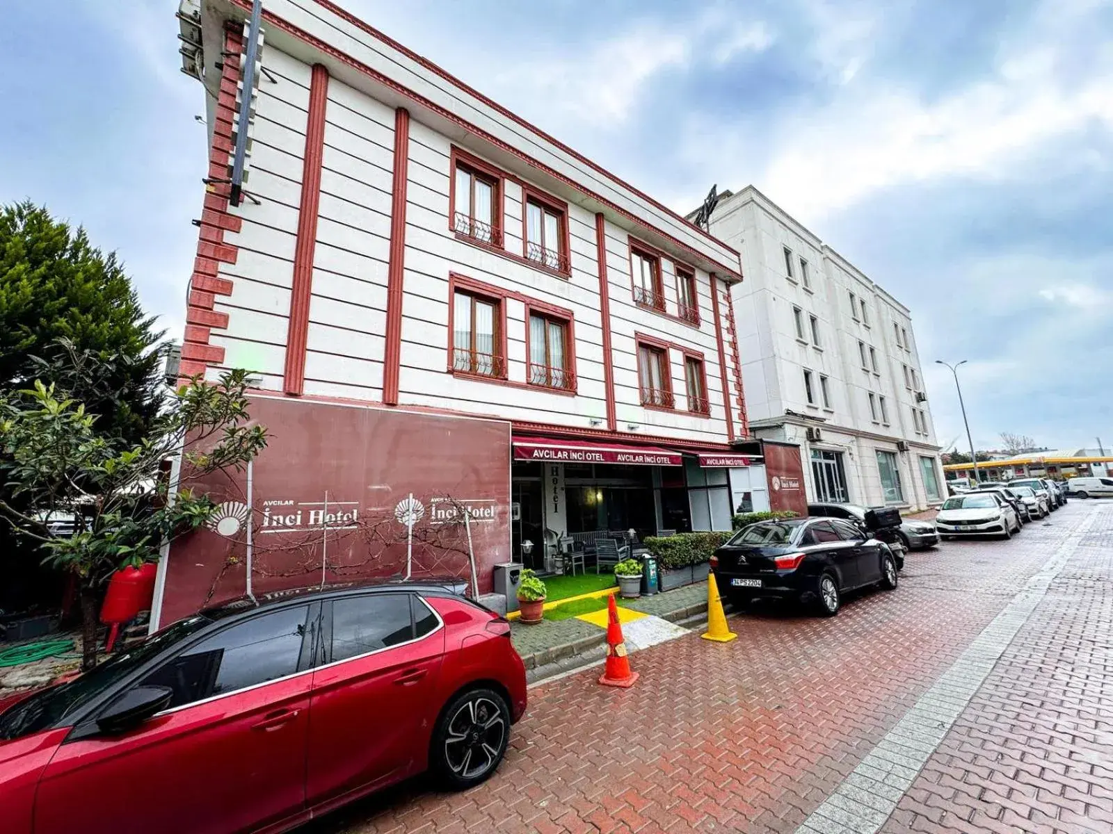 Property building in Avcılar İnci Hotel Property building in Avcılar İnci Hotel