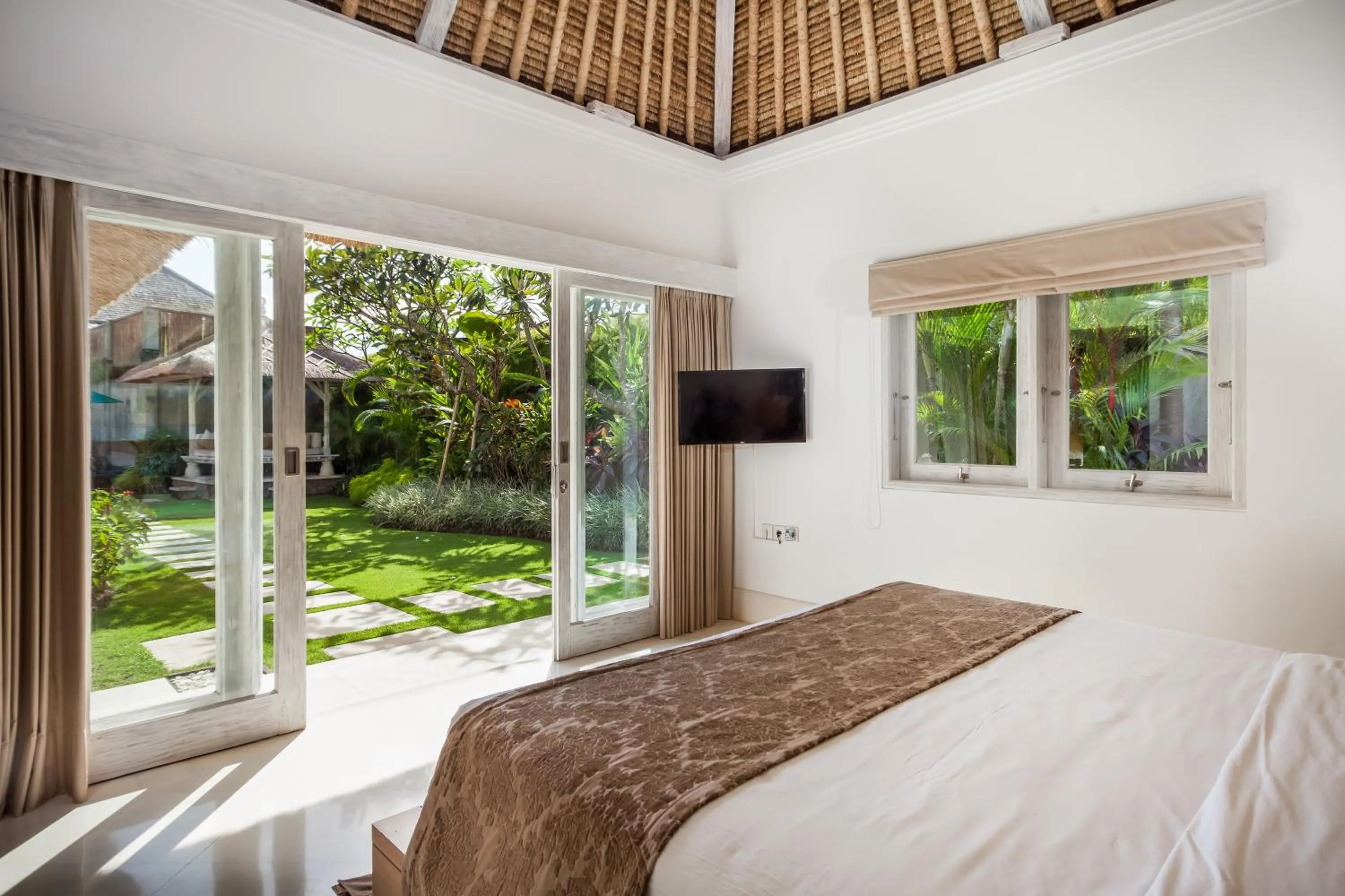 Bedroom, Bed in Serene Villas