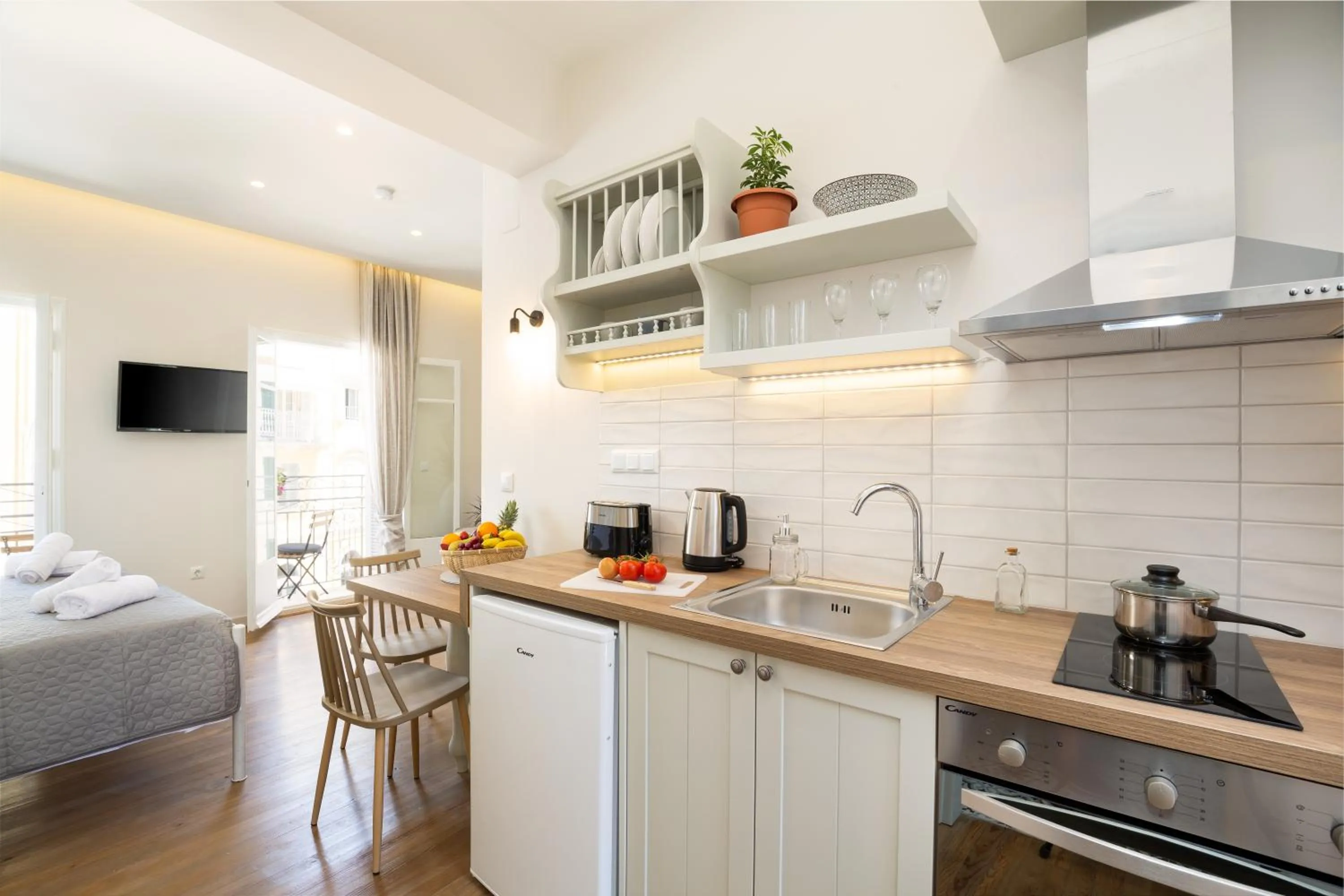 Kitchen or kitchenette, Bed in Kâmara Old Town Studios