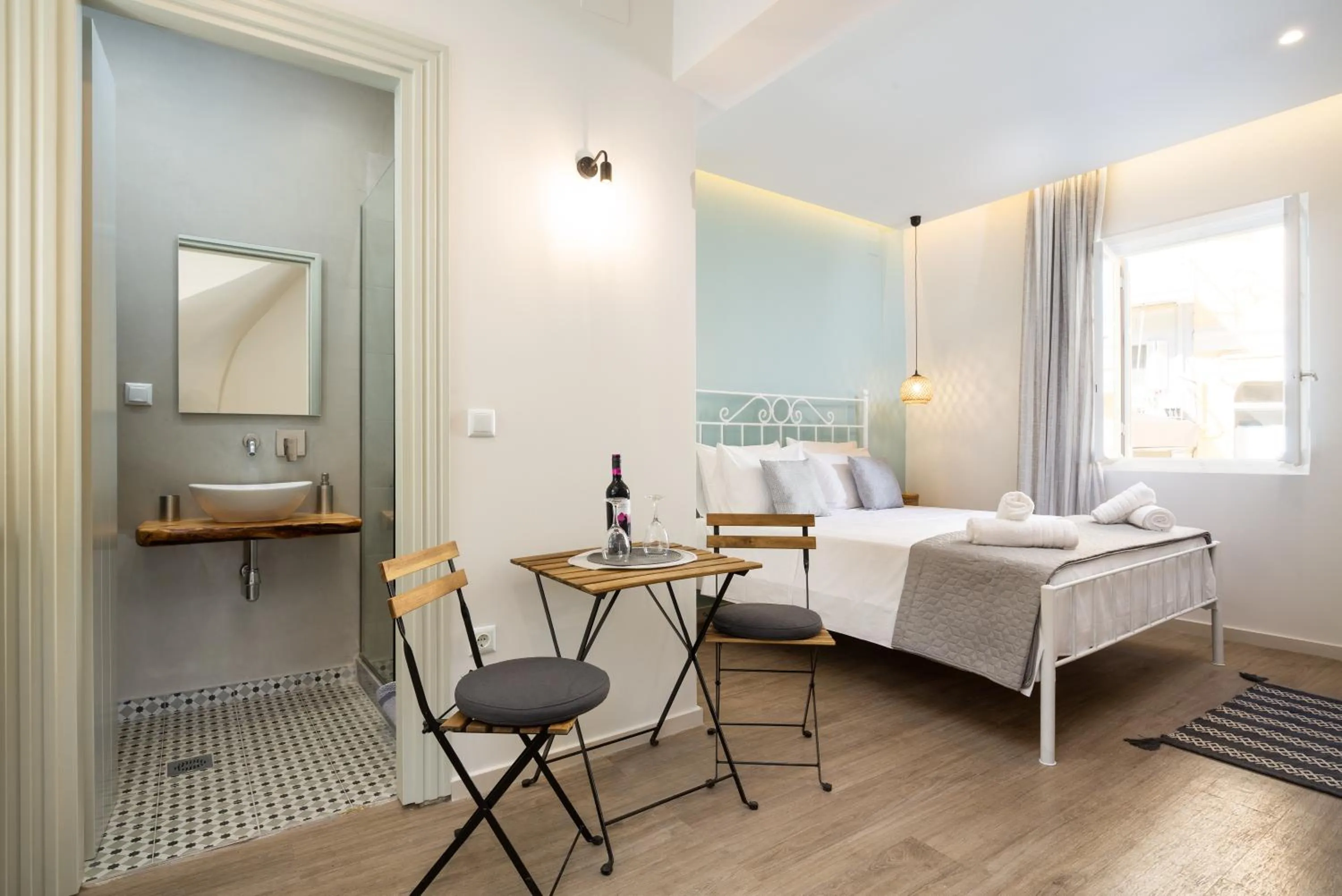 Bathroom, Bed in Kâmara Old Town Studios