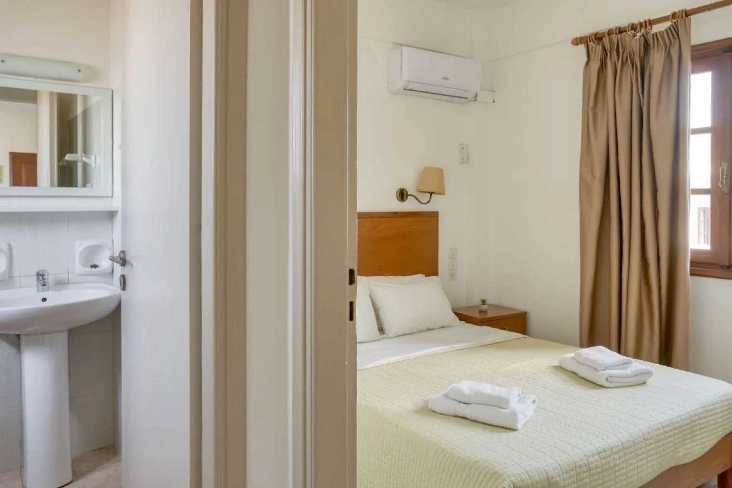 Bed in John Mary Apartments by Estia