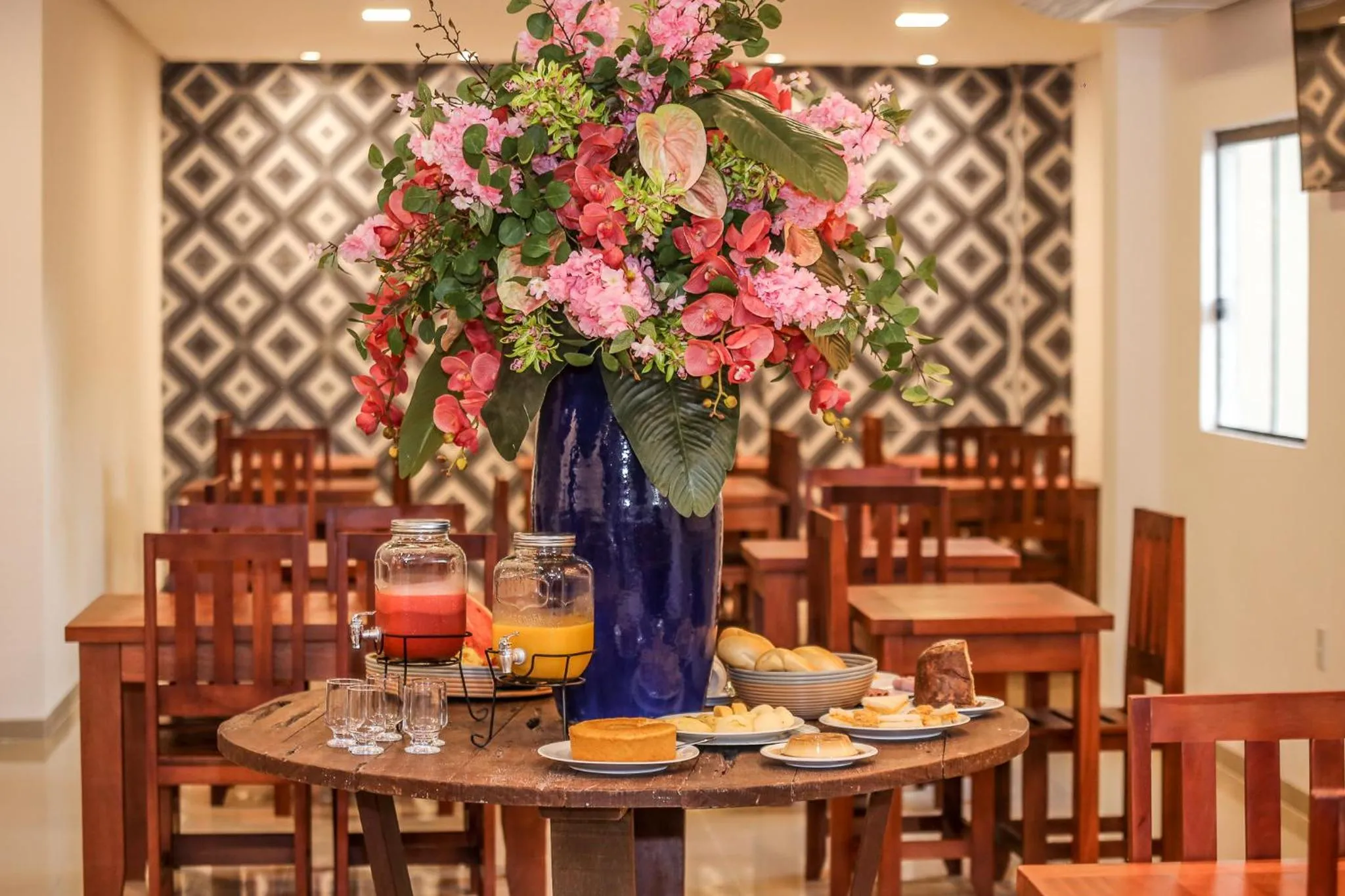 INACIO'S PLAZA HOTEL