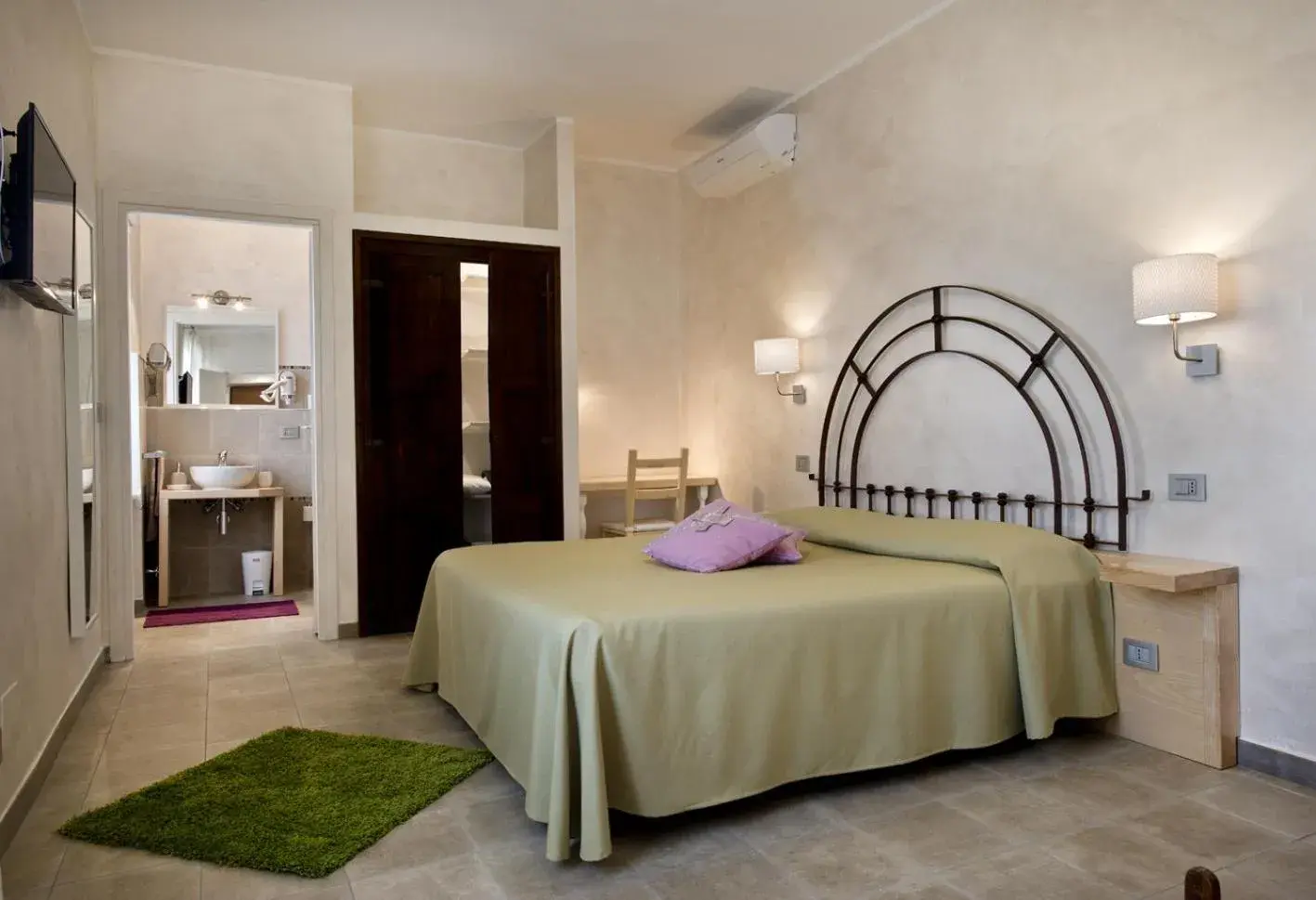 Double or Twin Room with Extra Bed - single occupancy in La Finestra Sulla Reggia Double or Twin Room with Extra Bed - single occupancy in La Finestra Sulla Reggia