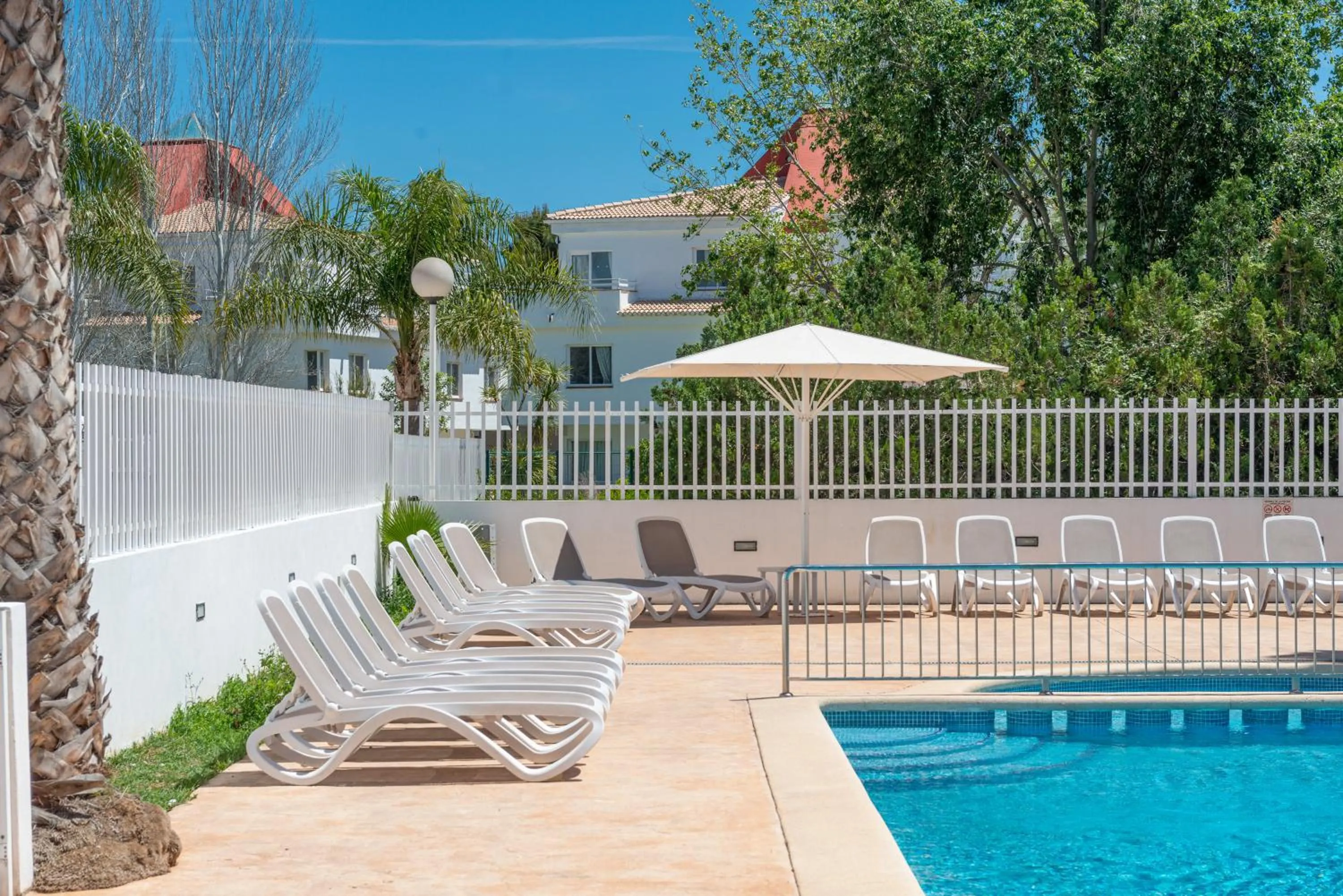 Swimming pool in Olive Beach Apartamentos