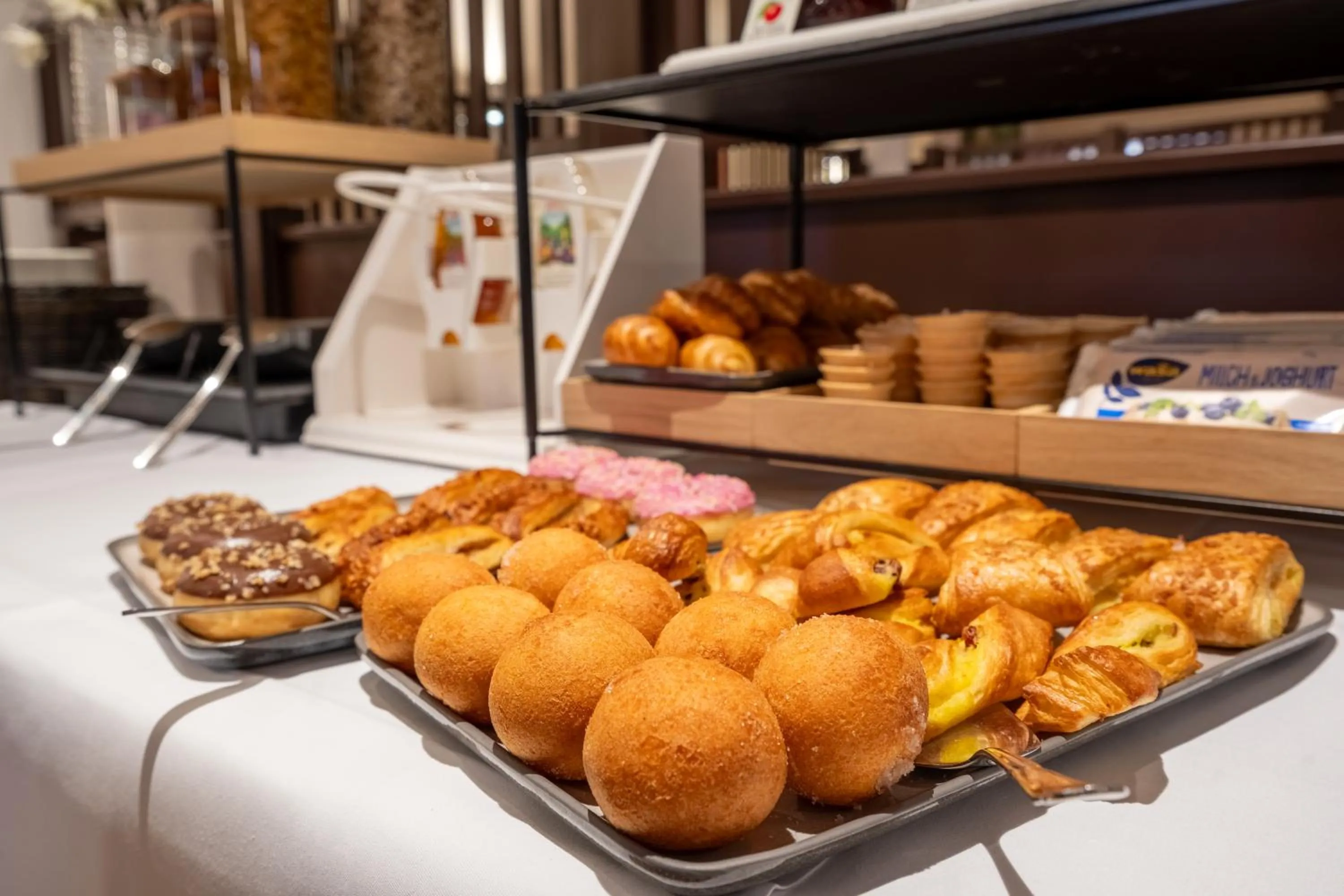 Buffet breakfast in Hotelpark Bodetal mit Ferienwohnungen