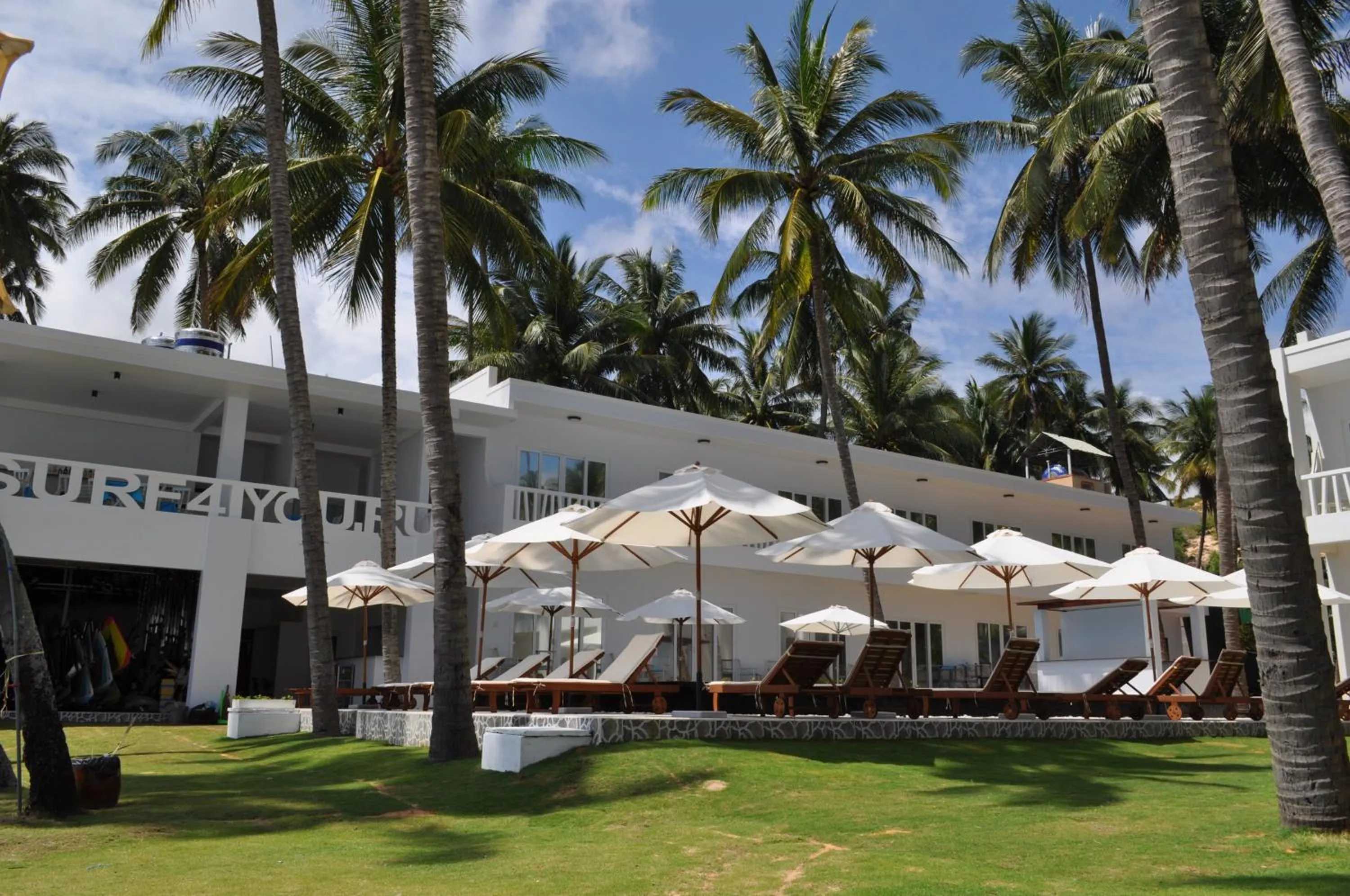 Facade/entrance in Surf4You Residence