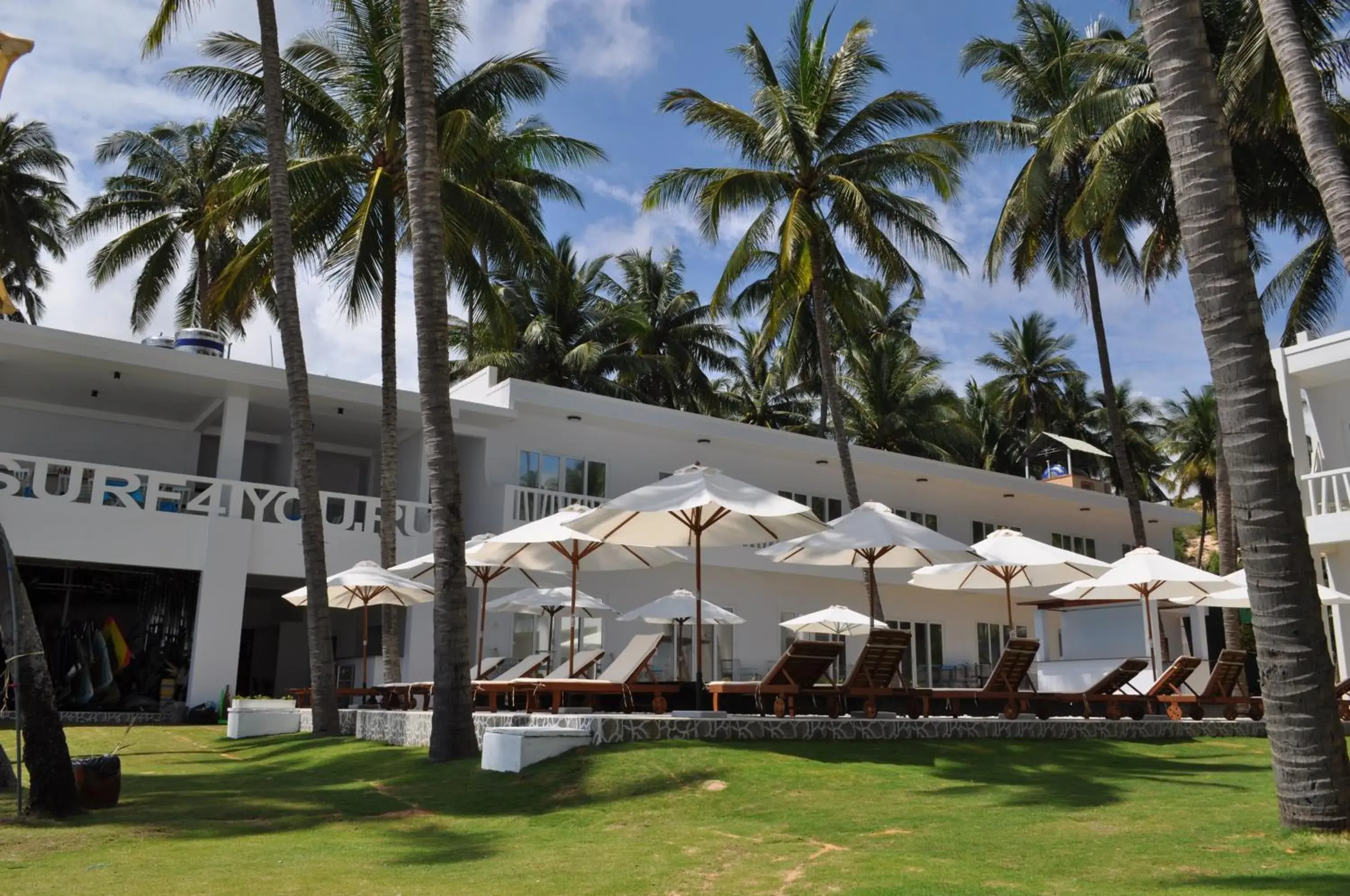 Facade/entrance in Surf4You Residence Facade/entrance in Surf4You Residence