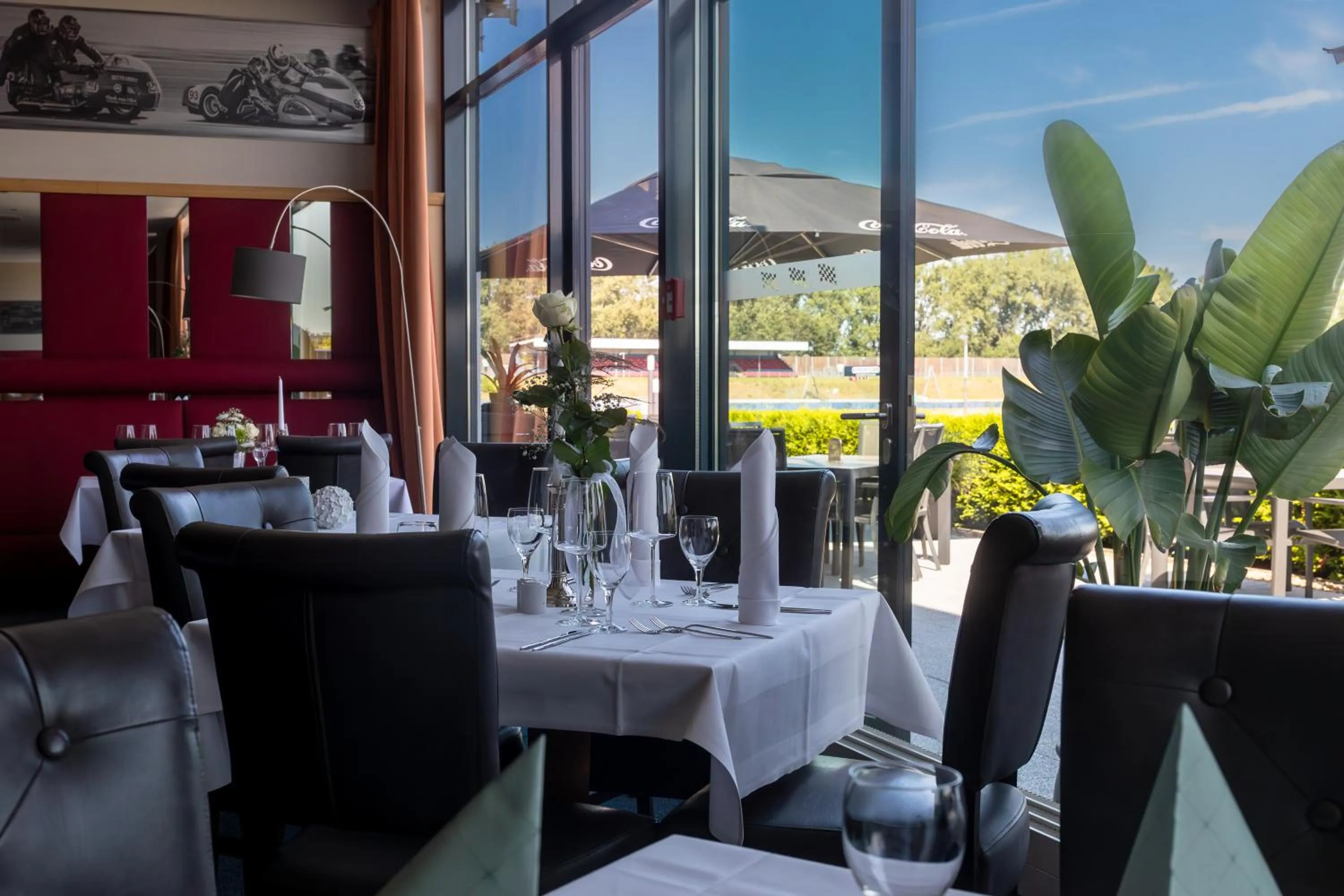 Restaurant/places to eat in Hotel Motorsport Arena