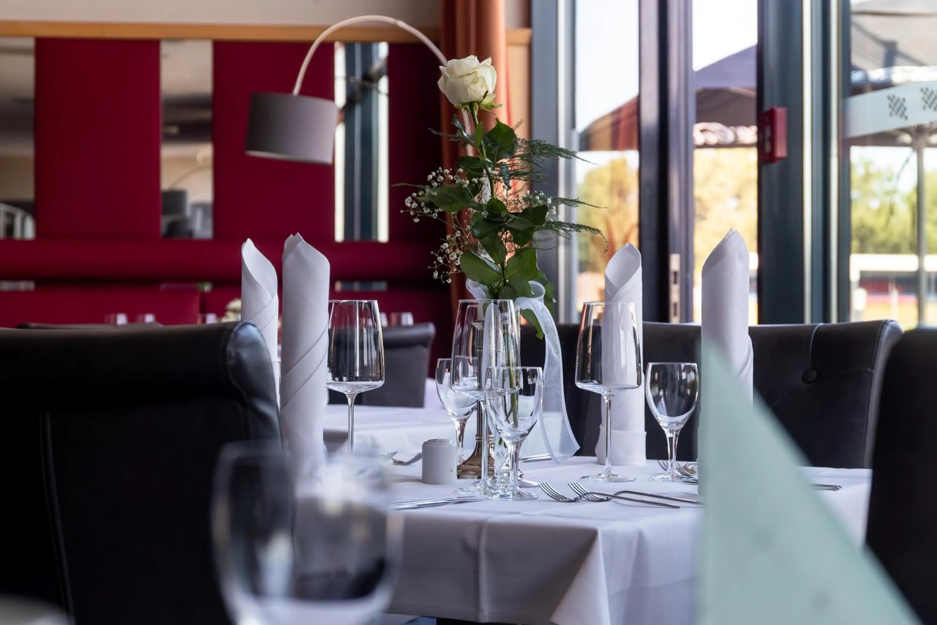 Restaurant/places to eat in Hotel Motorsport Arena