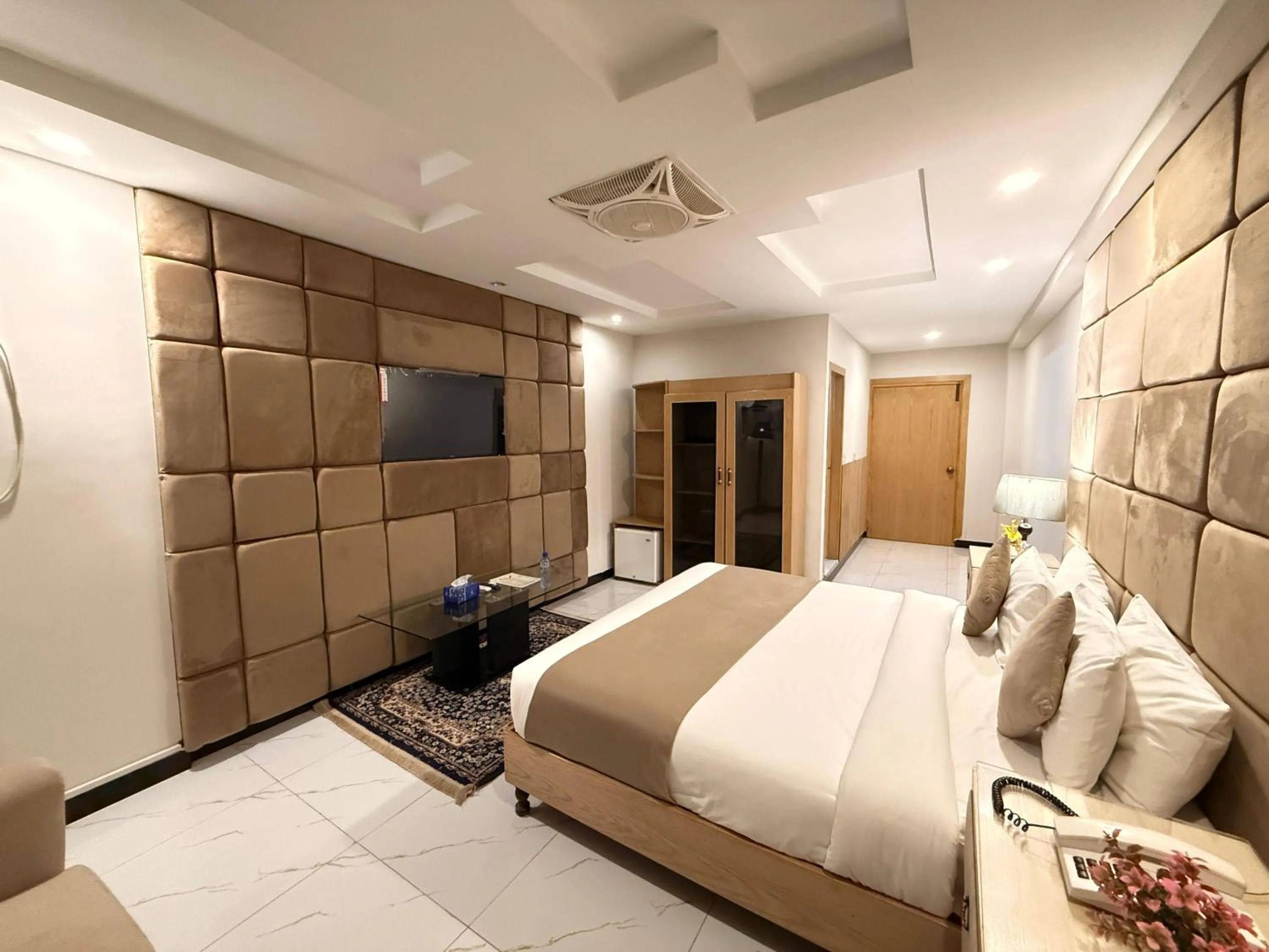 Bedroom, Bed in Atlas Hotel Islamabad