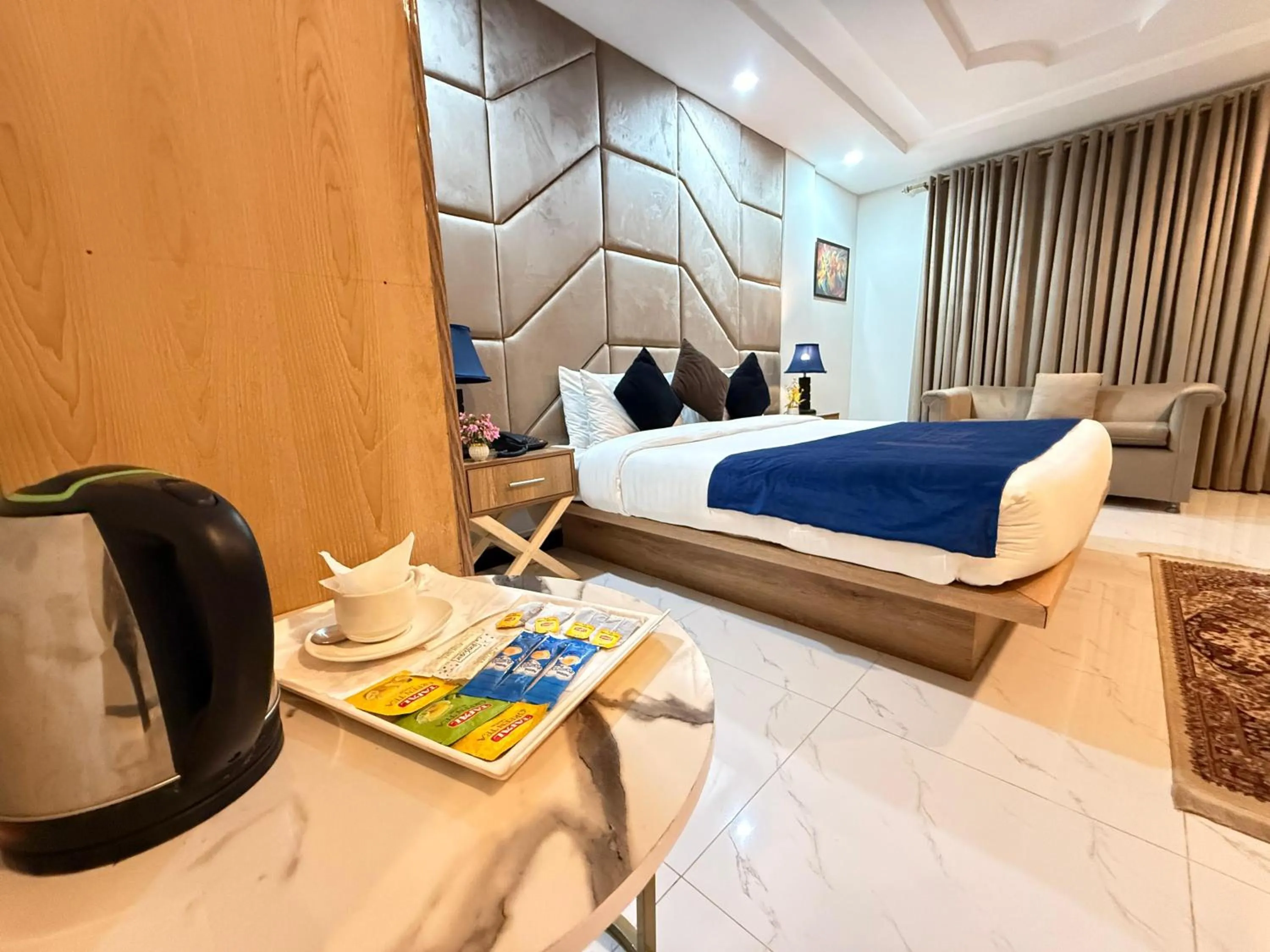 Bedroom, Bed in Atlas Hotel Islamabad