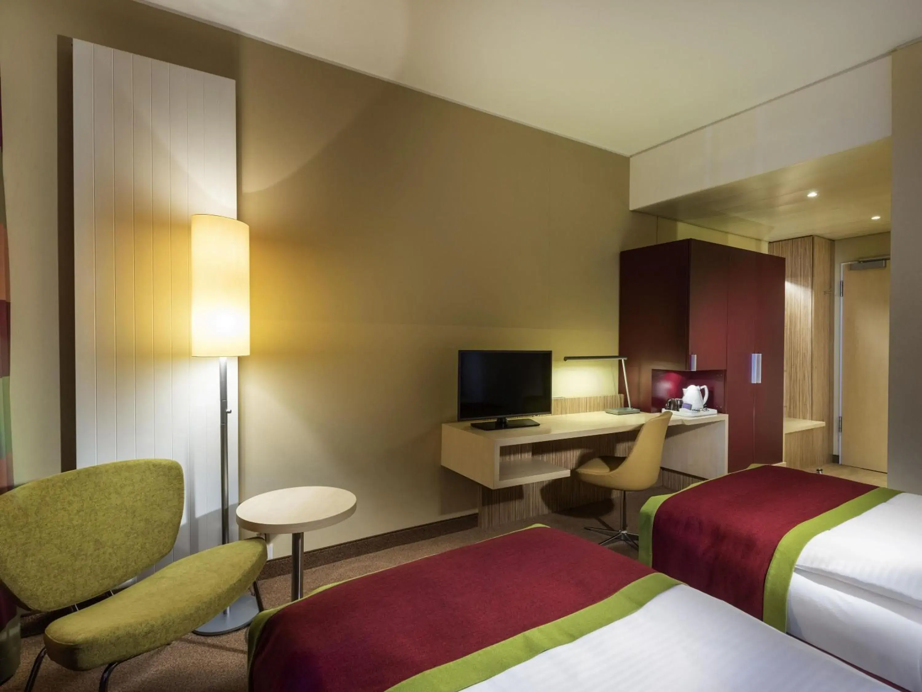 Bedroom, Bed in Mövenpick Hotel Frankfurt City Messe Bedroom, Bed in Mövenpick Hotel Frankfurt City Messe