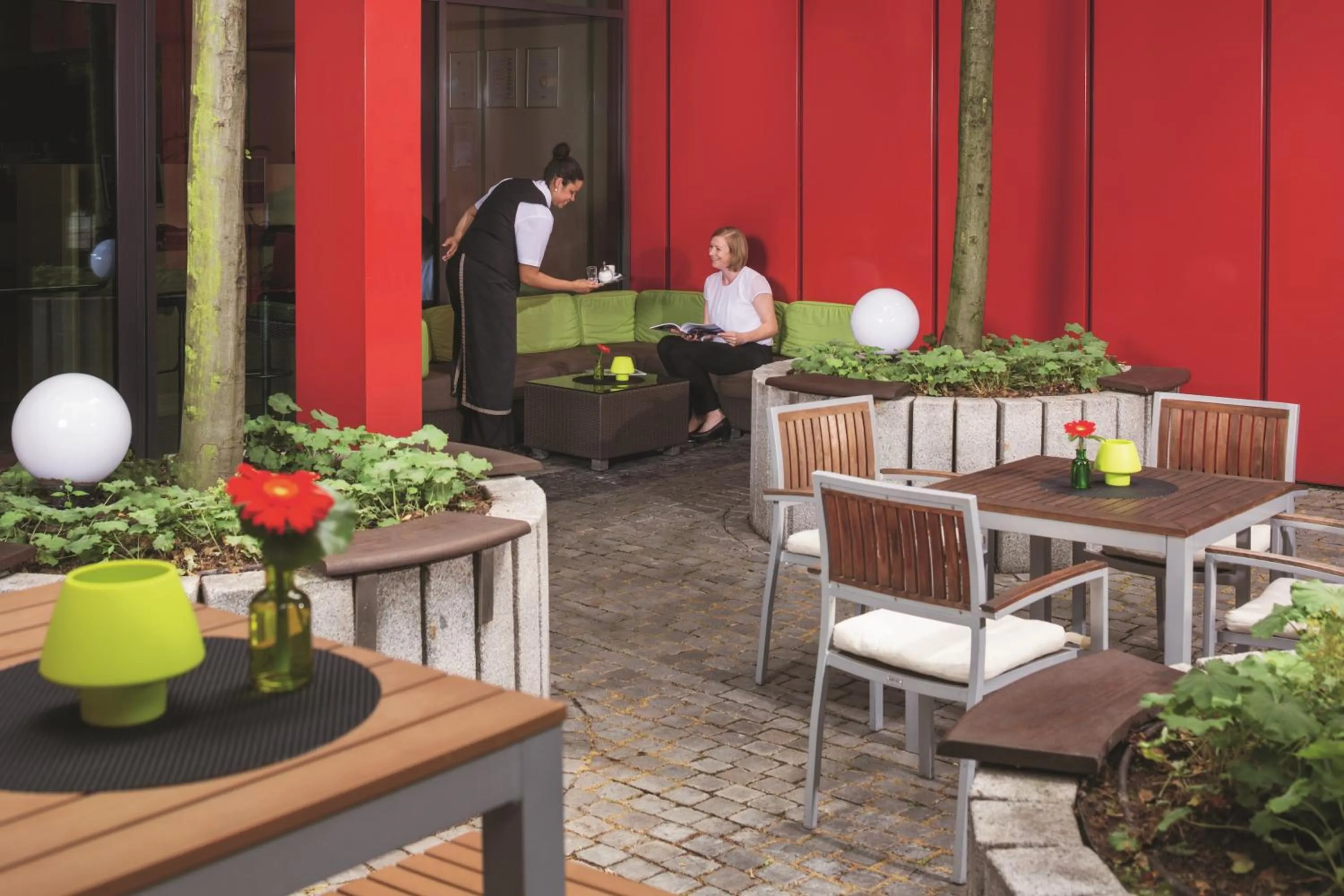 Patio in Mövenpick Hotel Frankfurt City Messe