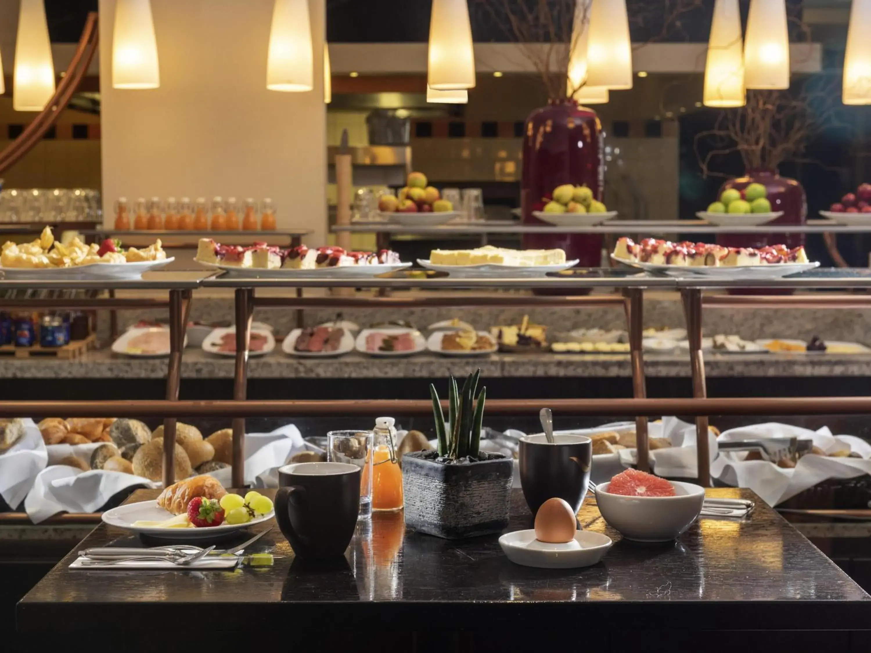 Restaurant/places to eat in Mövenpick Hotel Frankfurt City Messe Restaurant/places to eat in Mövenpick Hotel Frankfurt City Messe