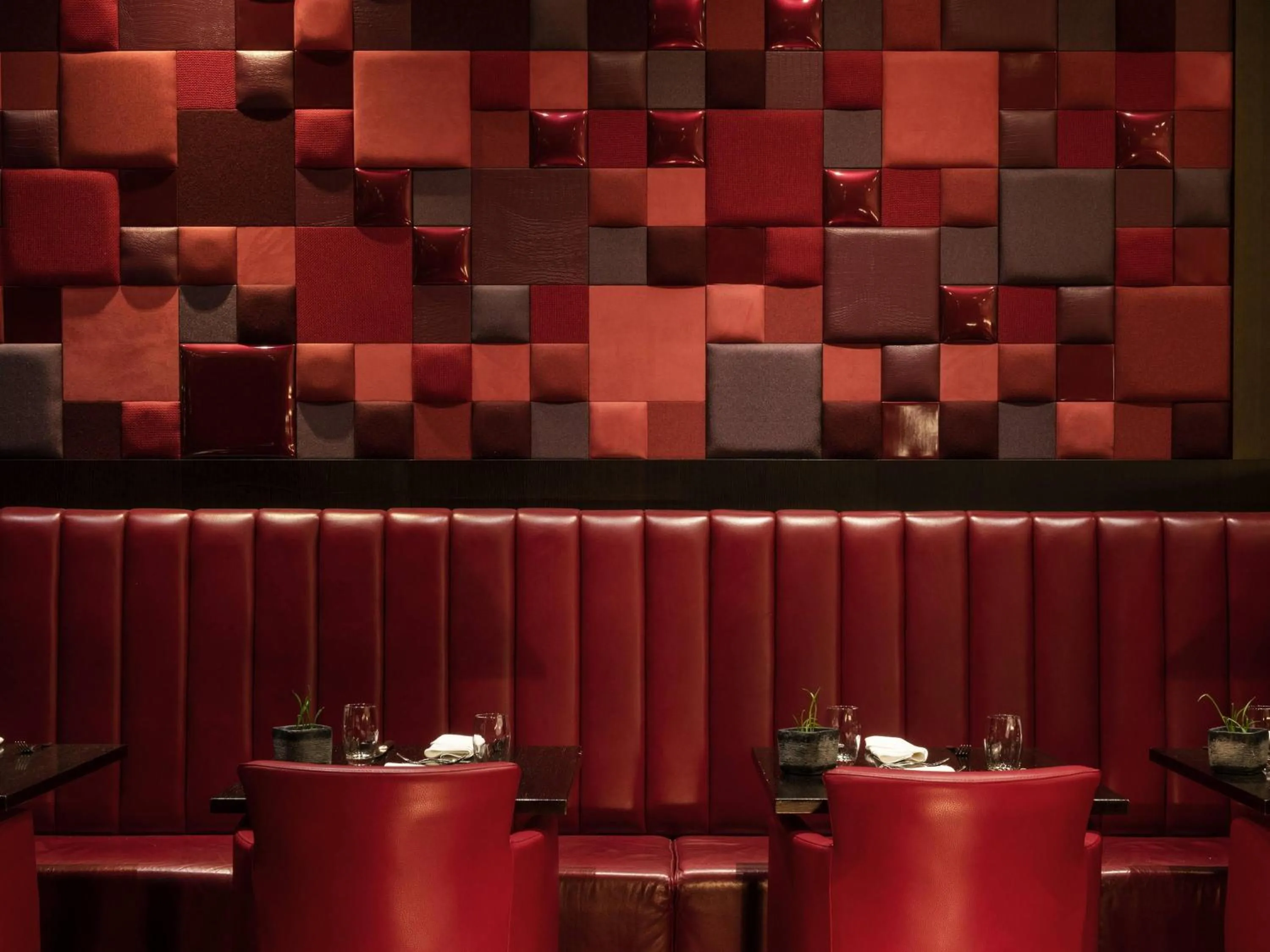 Lounge or bar in Mövenpick Hotel Frankfurt City Messe