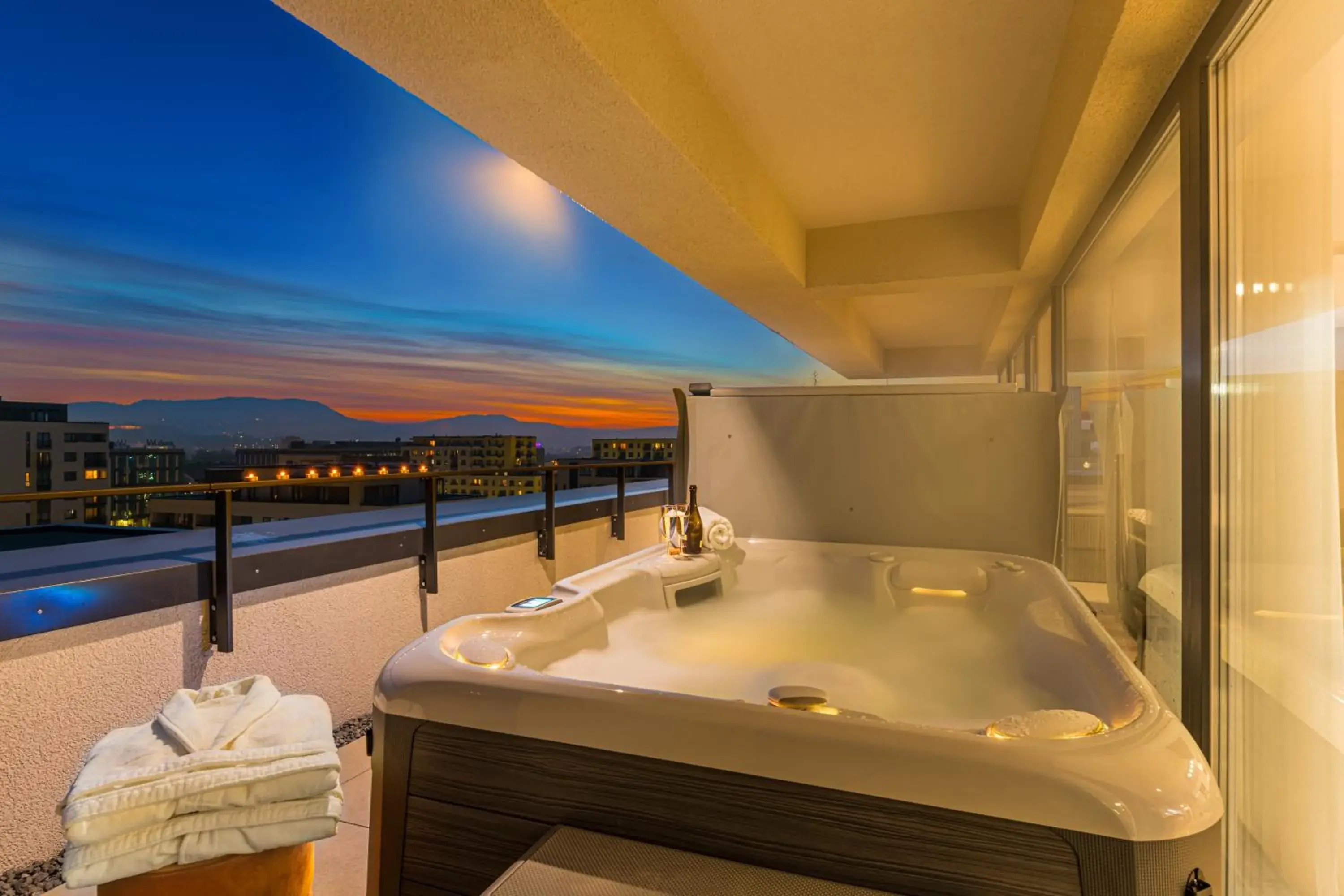 Green Penthouse with Terrace, Mountain View and Jacuzzi in MK Apartments Brasov Green Penthouse with Terrace, Mountain View and Jacuzzi in MK Apartments Brasov