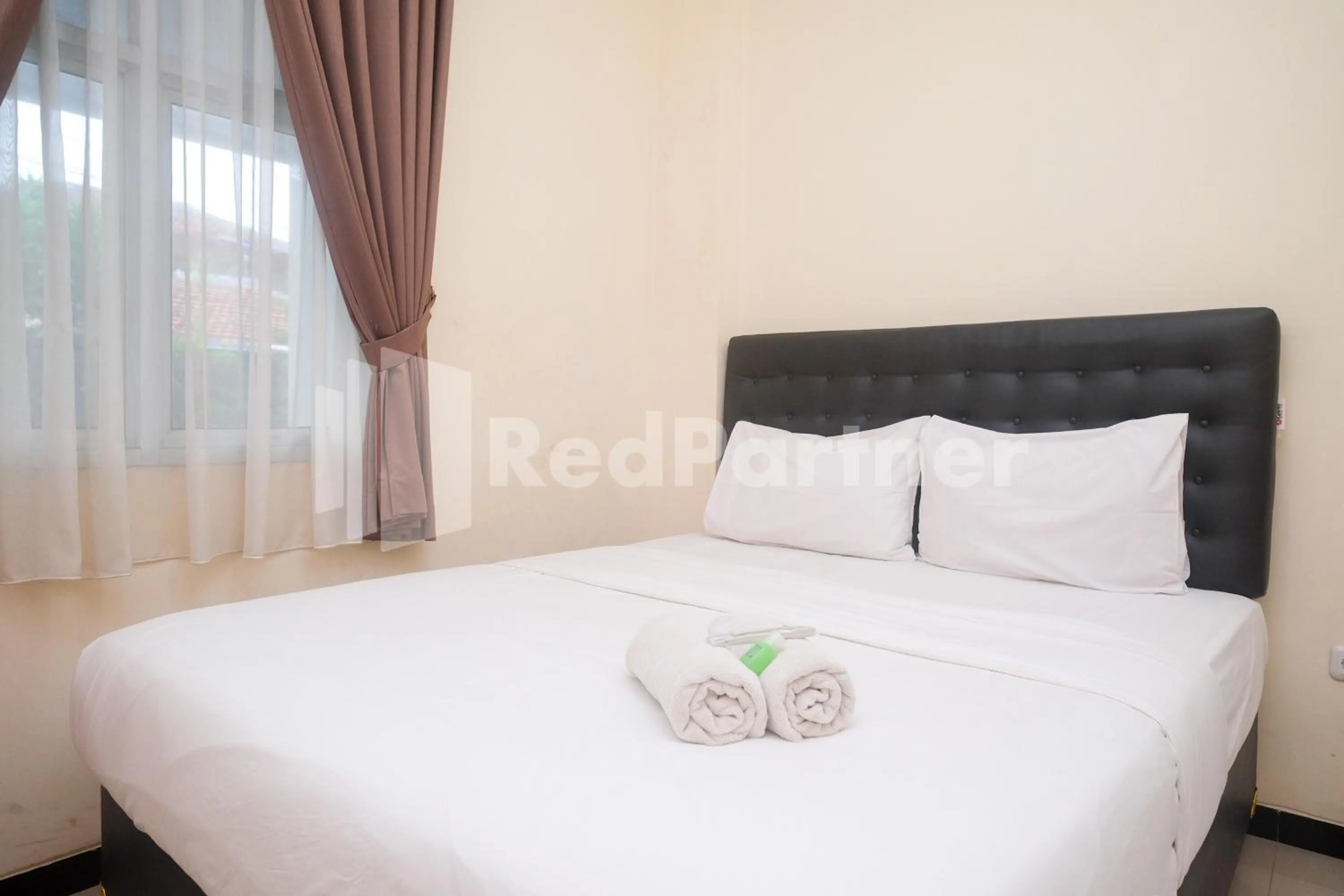 Bed in Griya Loka 2 Syariah Near Simpang Lima Mitra Reddoorz