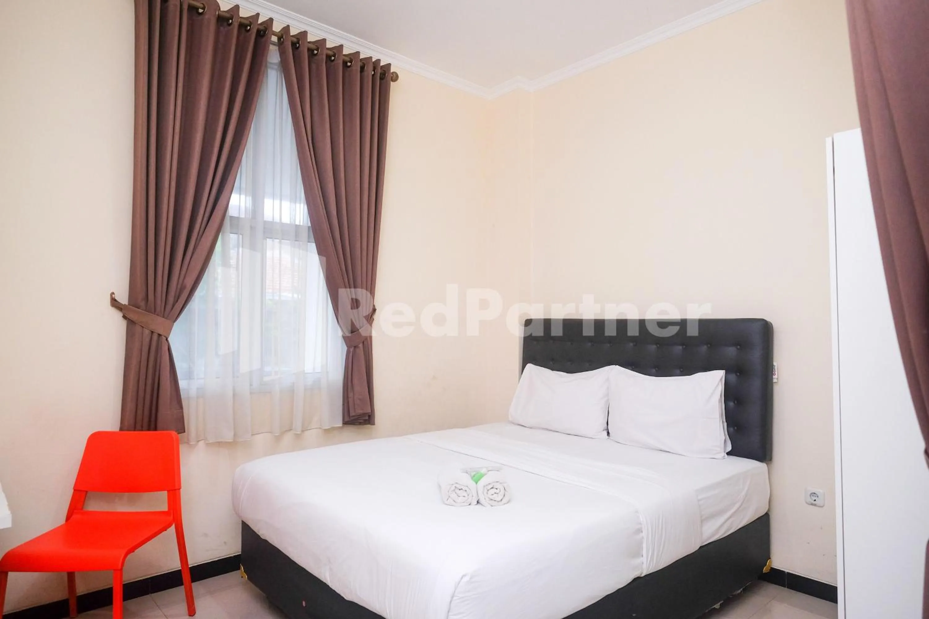 Bed in Griya Loka 2 Syariah Near Simpang Lima Mitra Reddoorz