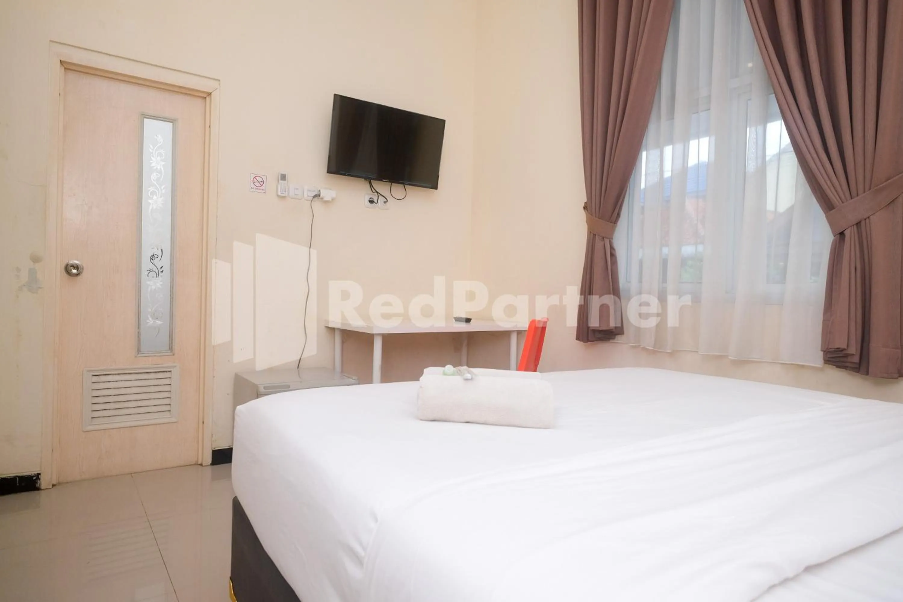 Bed in Griya Loka 2 Syariah Near Simpang Lima Mitra Reddoorz