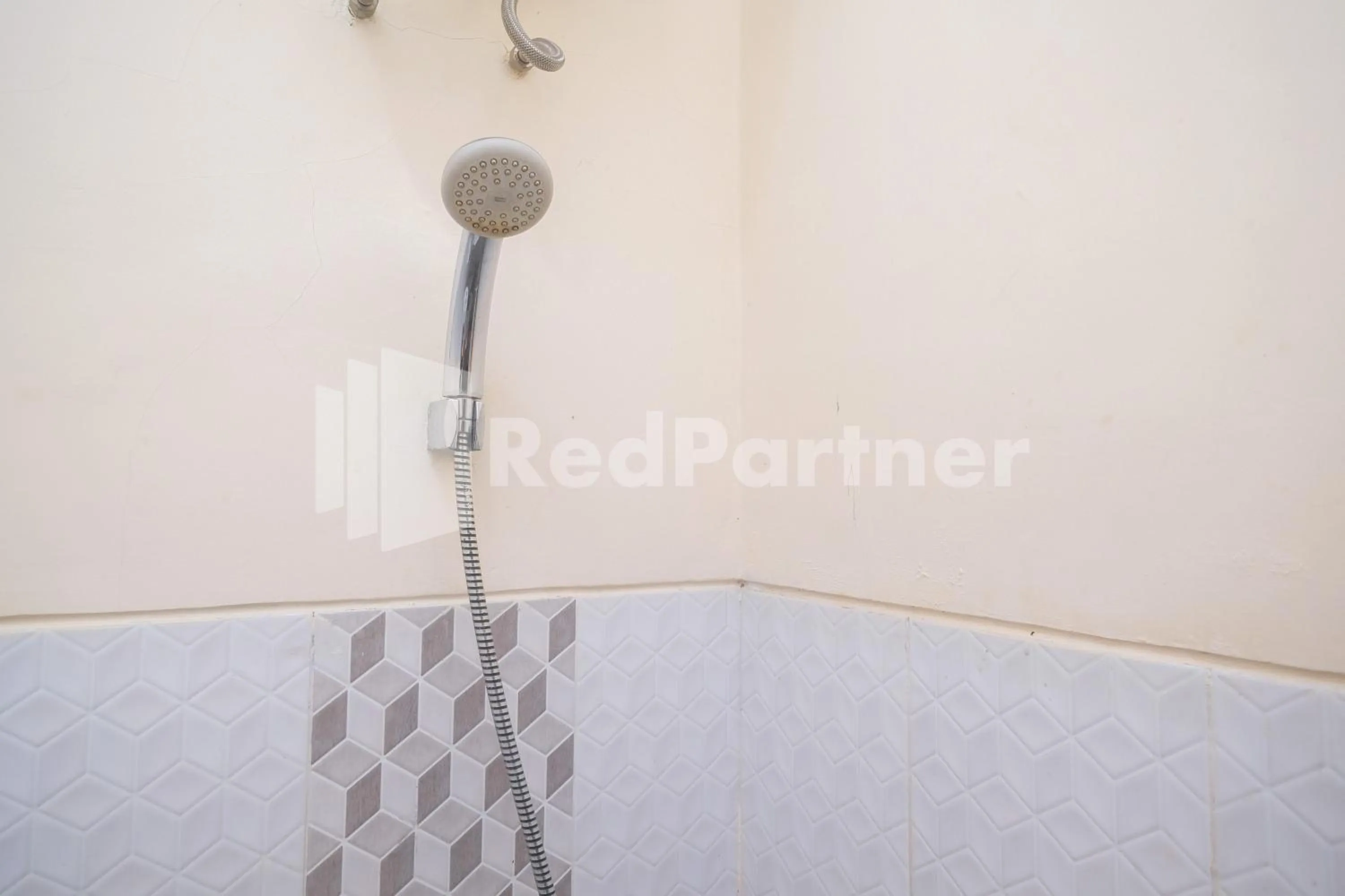 Bathroom in Griya Loka 2 Syariah Near Simpang Lima Mitra Reddoorz