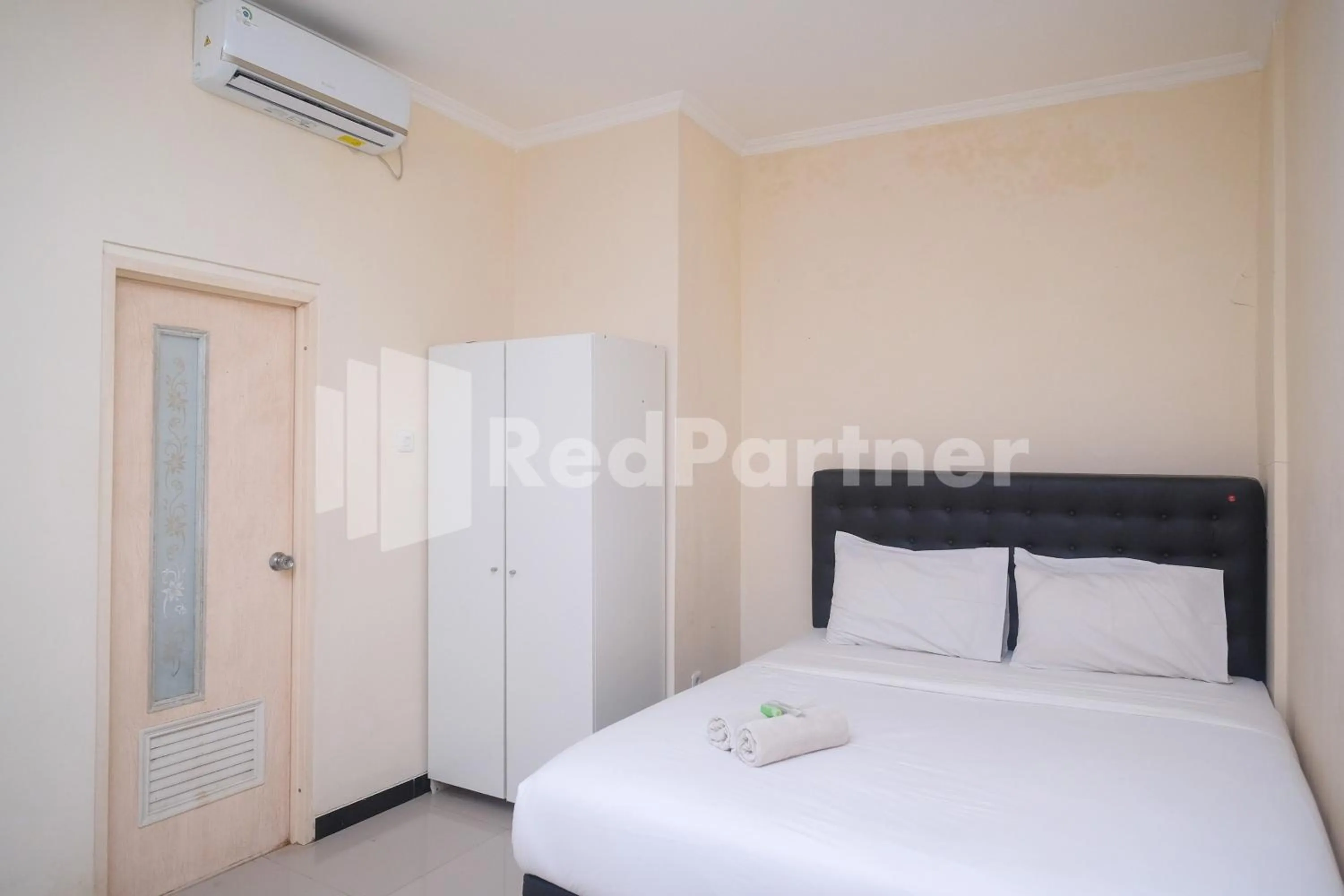 Bed in Griya Loka 2 Syariah Near Simpang Lima Mitra Reddoorz