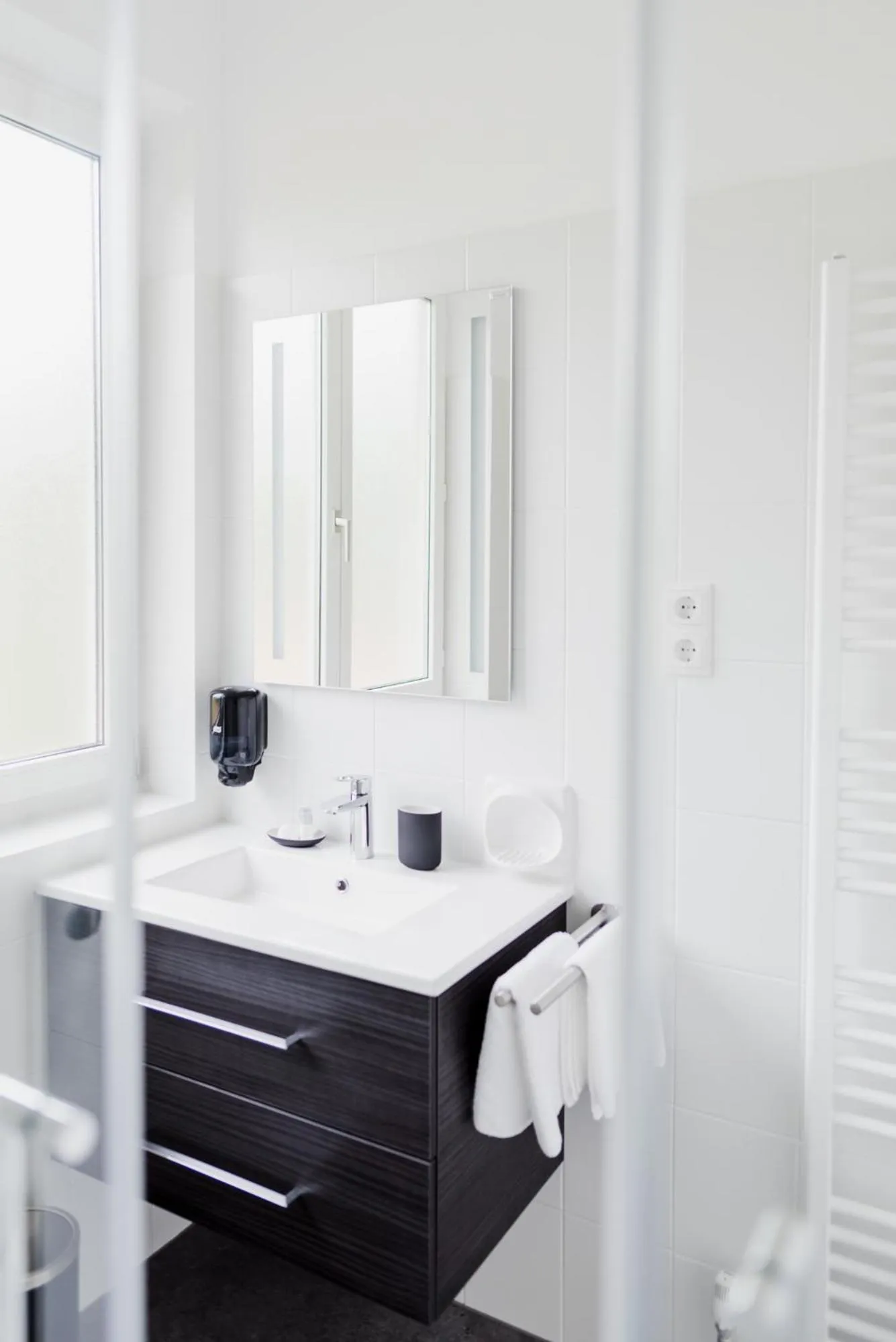 Bathroom, Bed in Müllner Smart Hotel Wien Self Check In