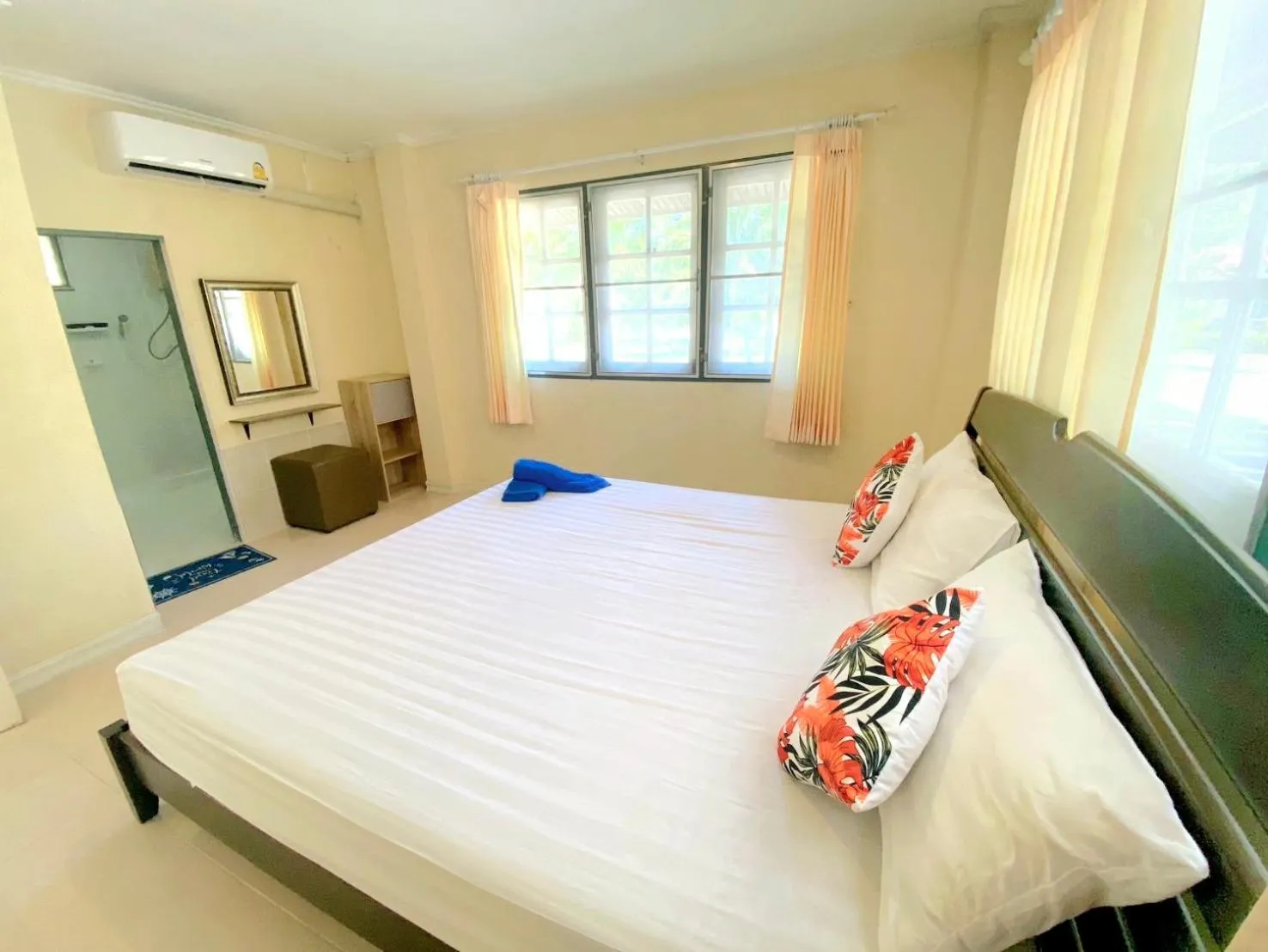 Bed in Baan Golden Resort & Residences