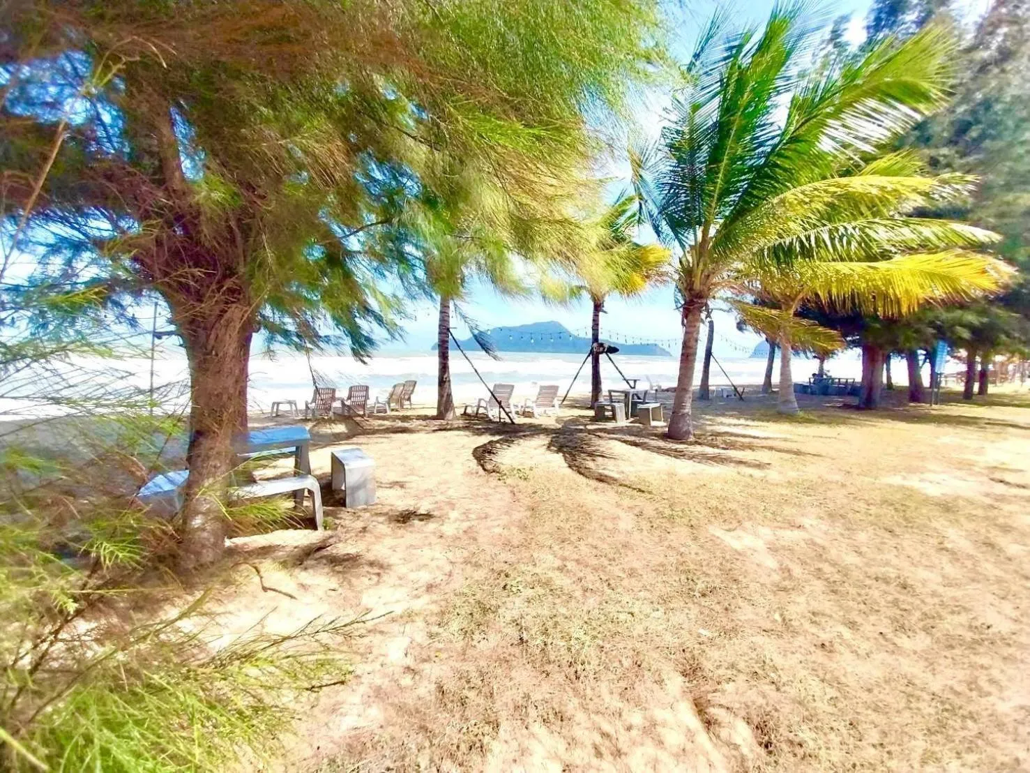 Beach in Baan Golden Resort & Residences