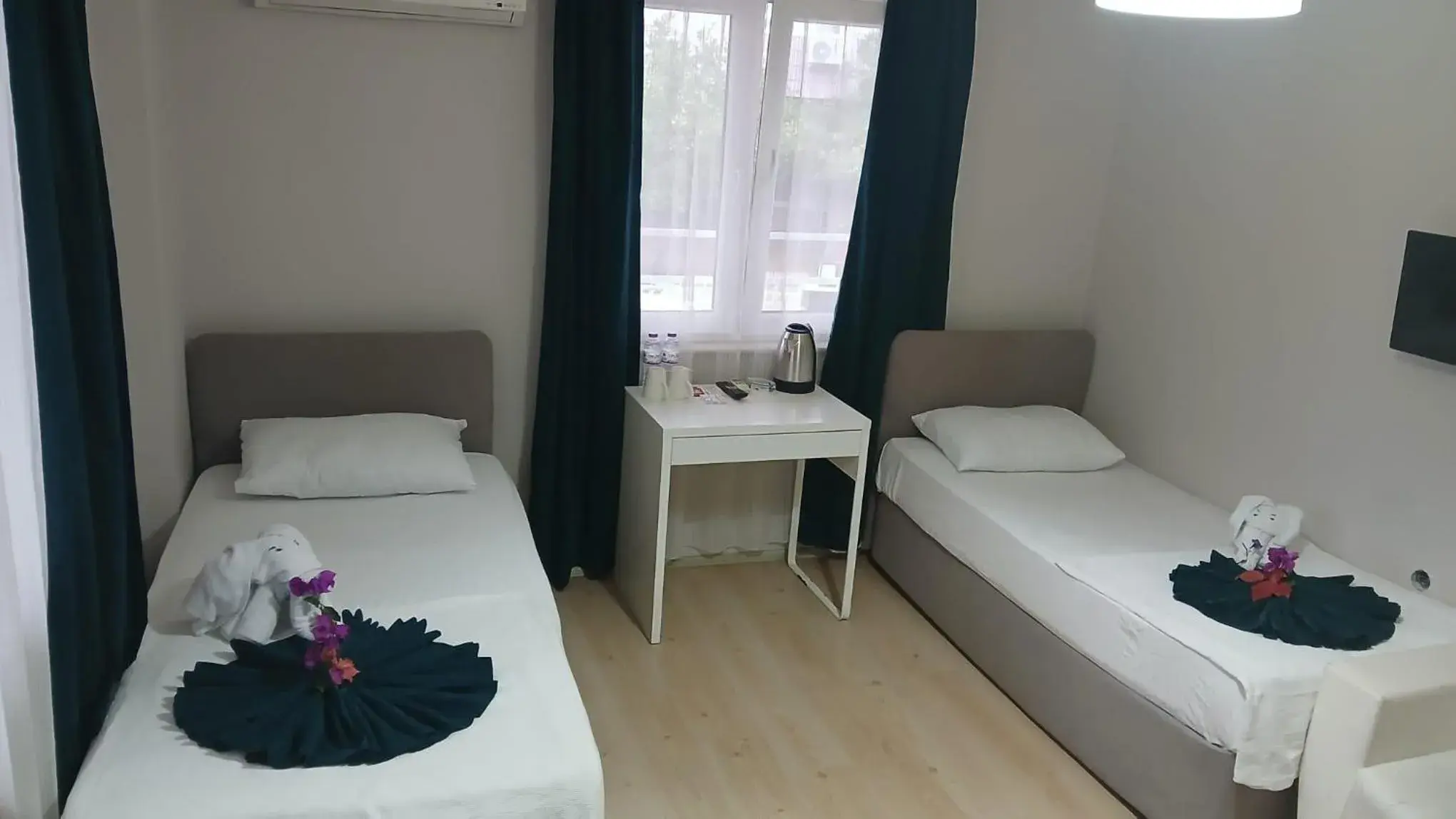 Twin Room - single occupancy in Khan's Hotel Twin Room - single occupancy in Khan's Hotel